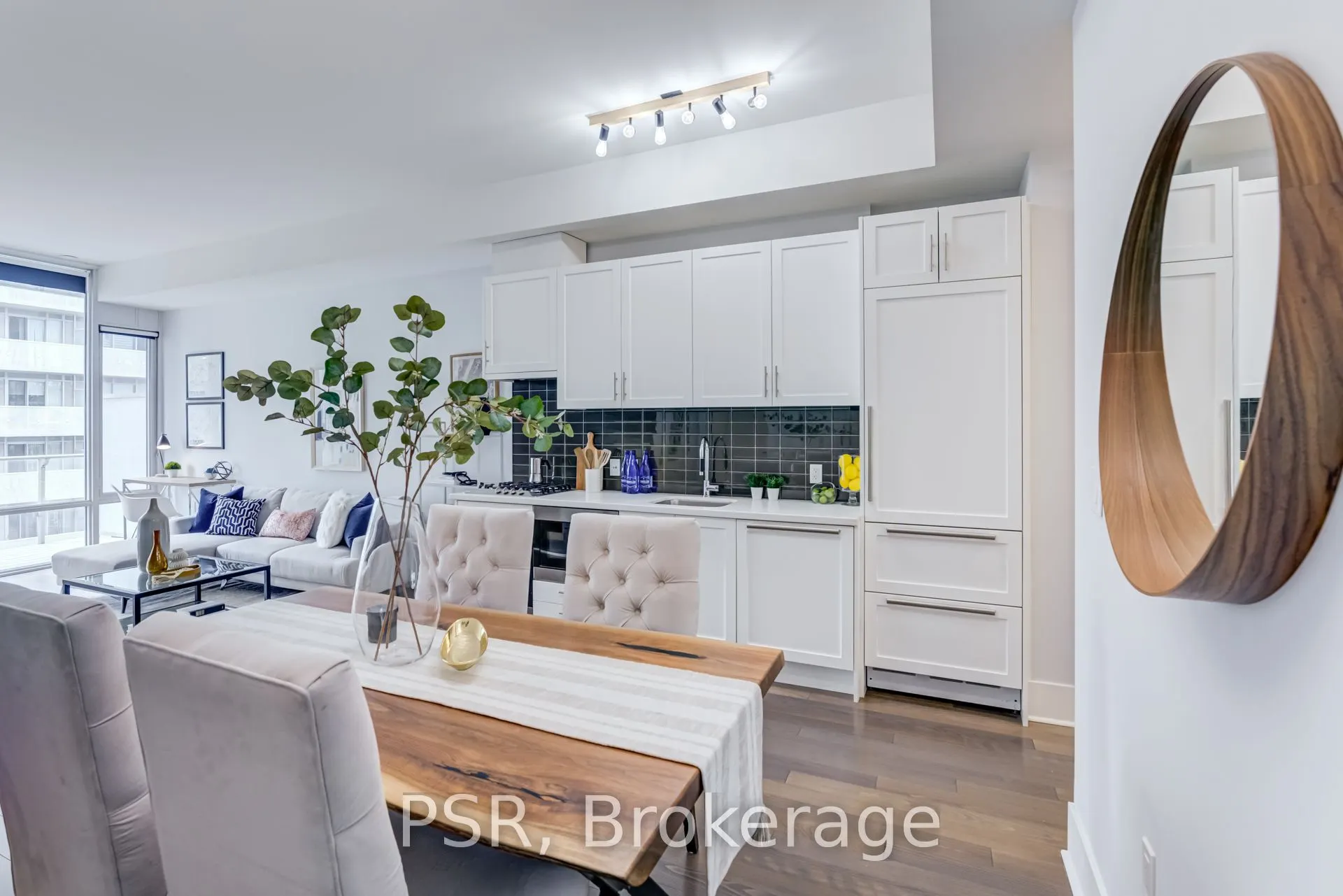 29 Queens Quay E, #627