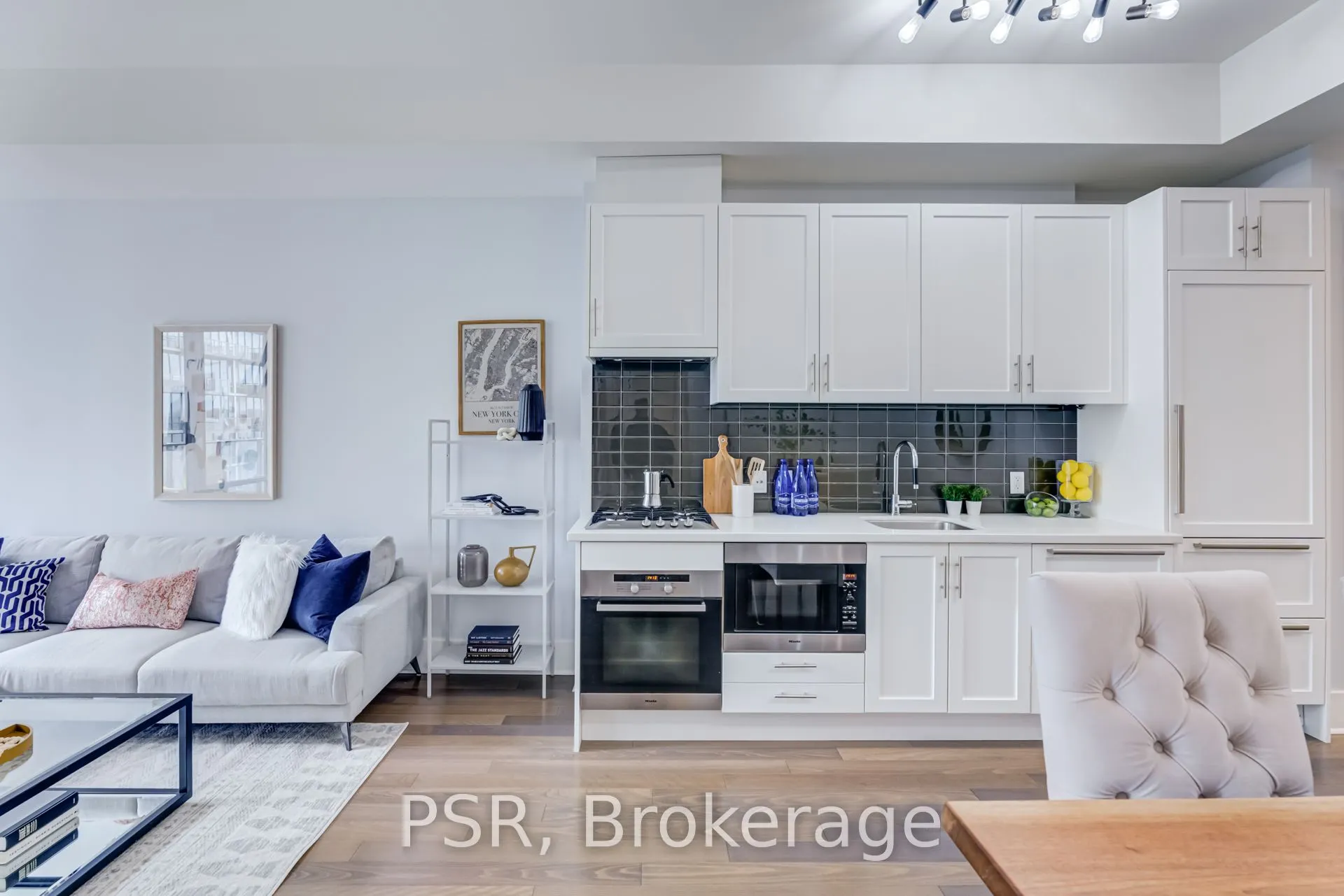 29 Queens Quay E, #627