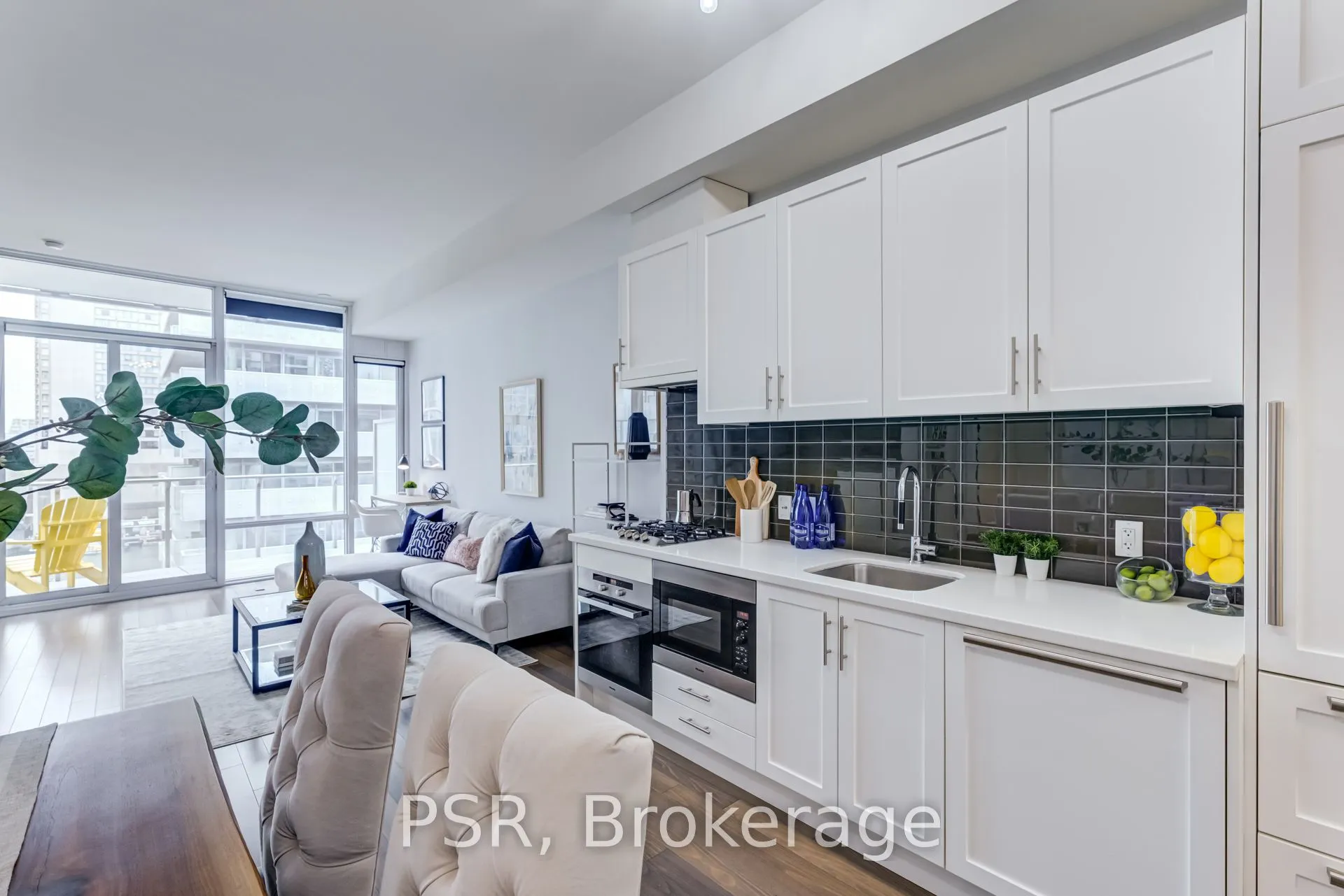 29 Queens Quay E, #627