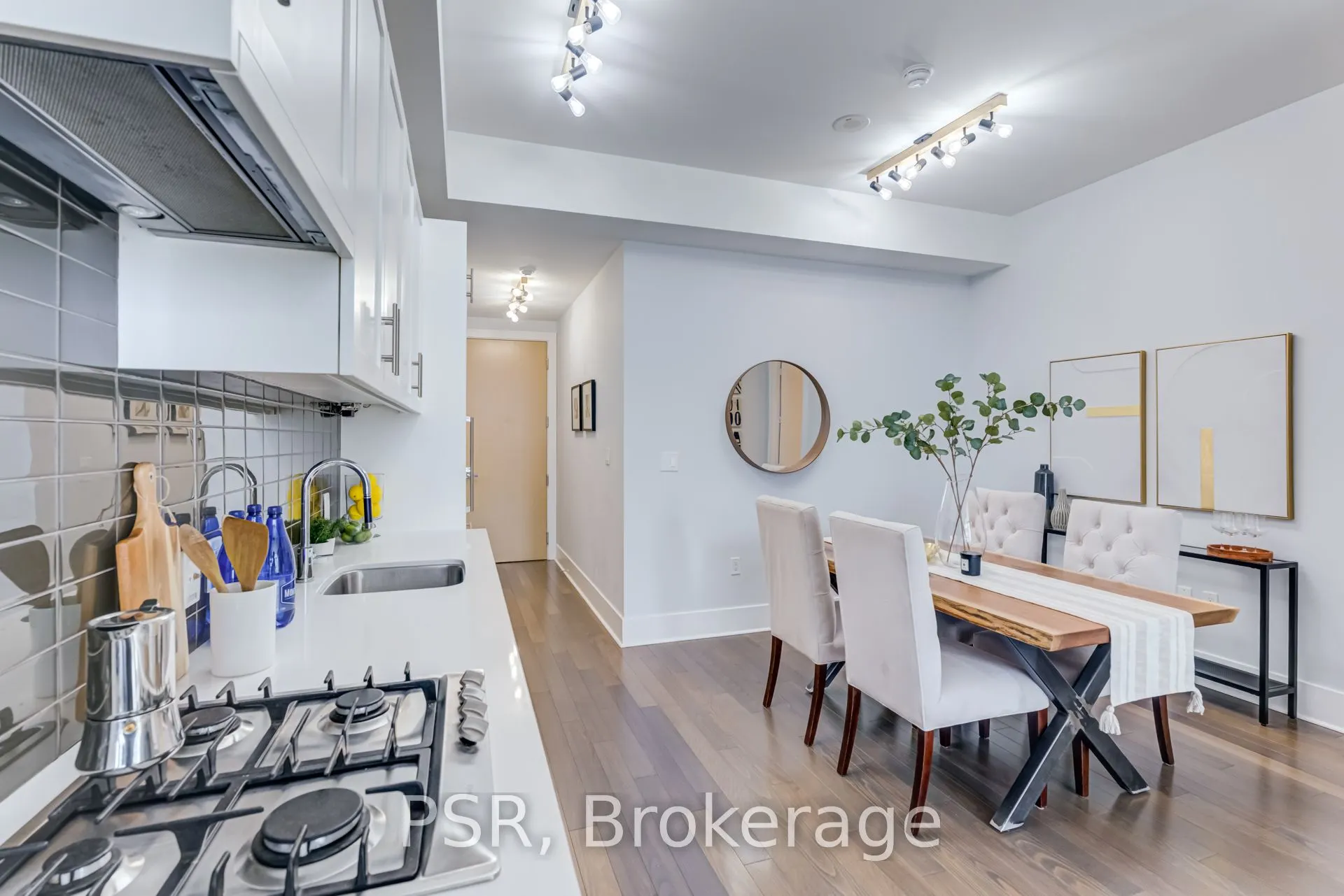 29 Queens Quay E, #627