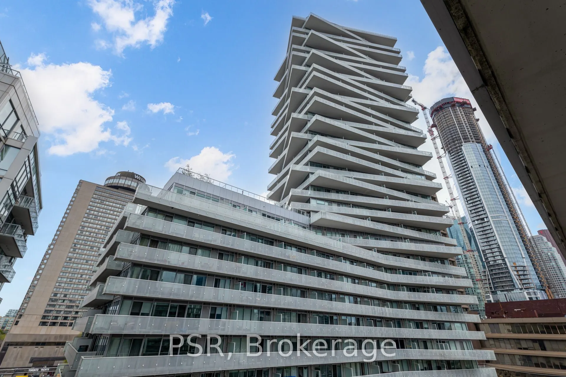 29 Queens Quay E, #627