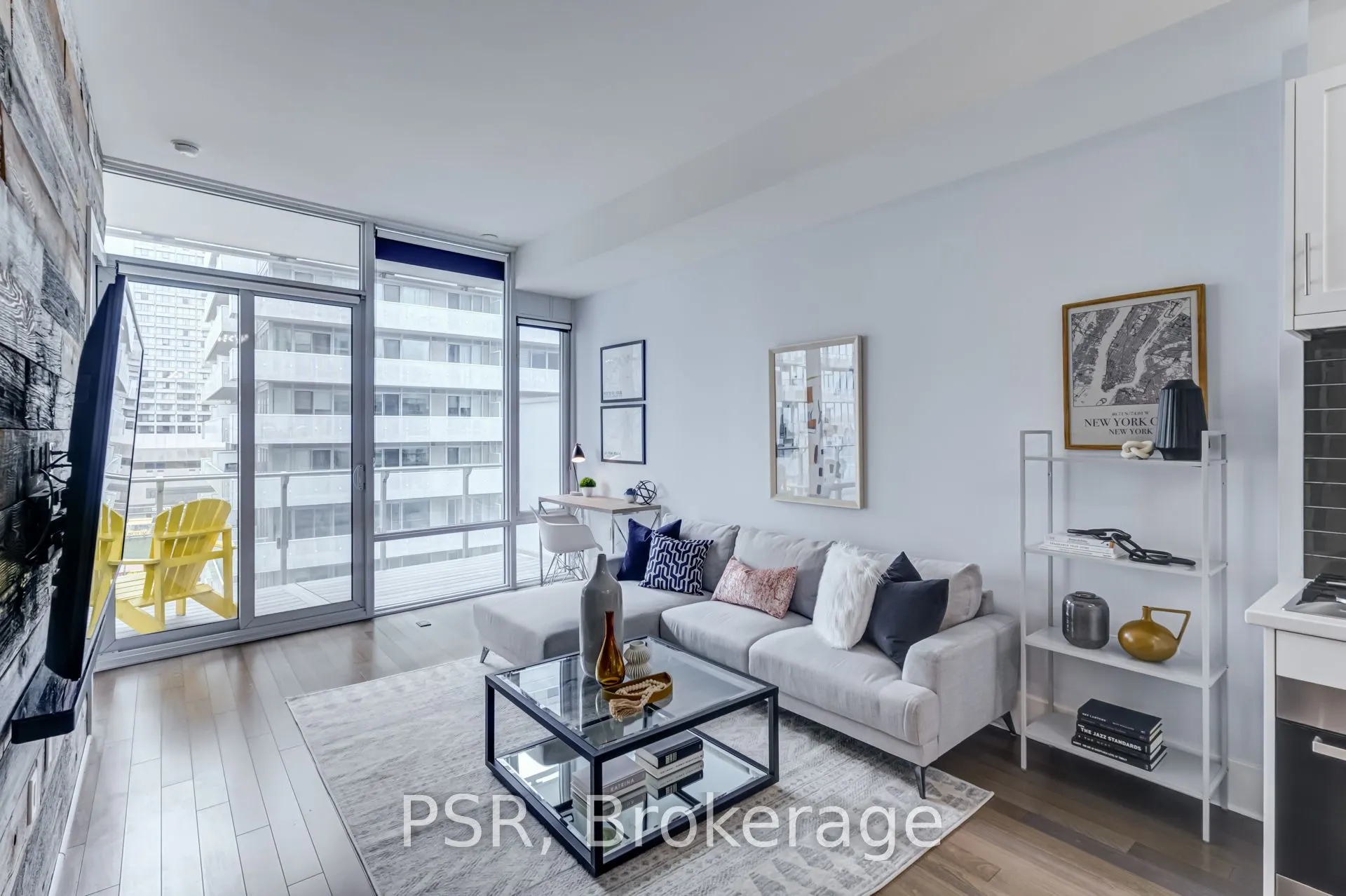 29 Queens Quay E, #627