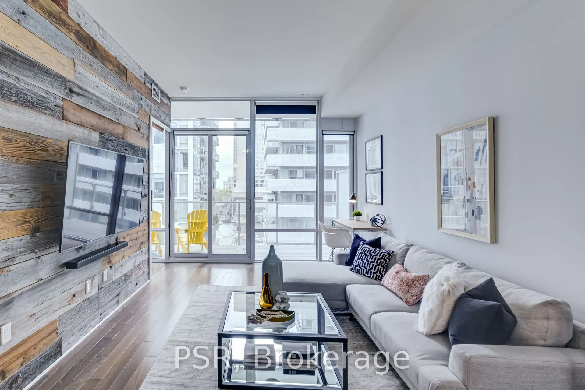 29 Queens Quay E, #627
