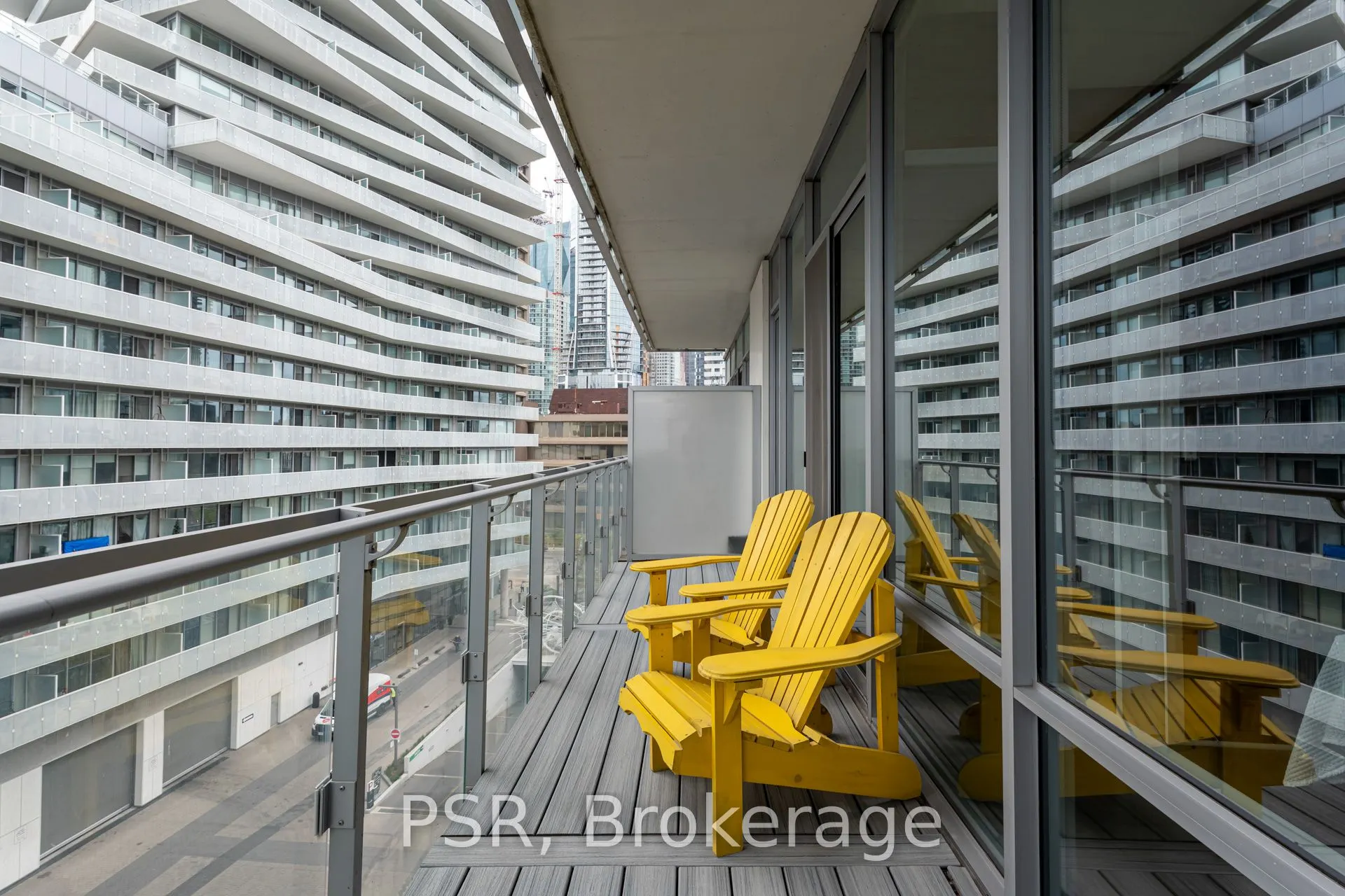 29 Queens Quay E, #627