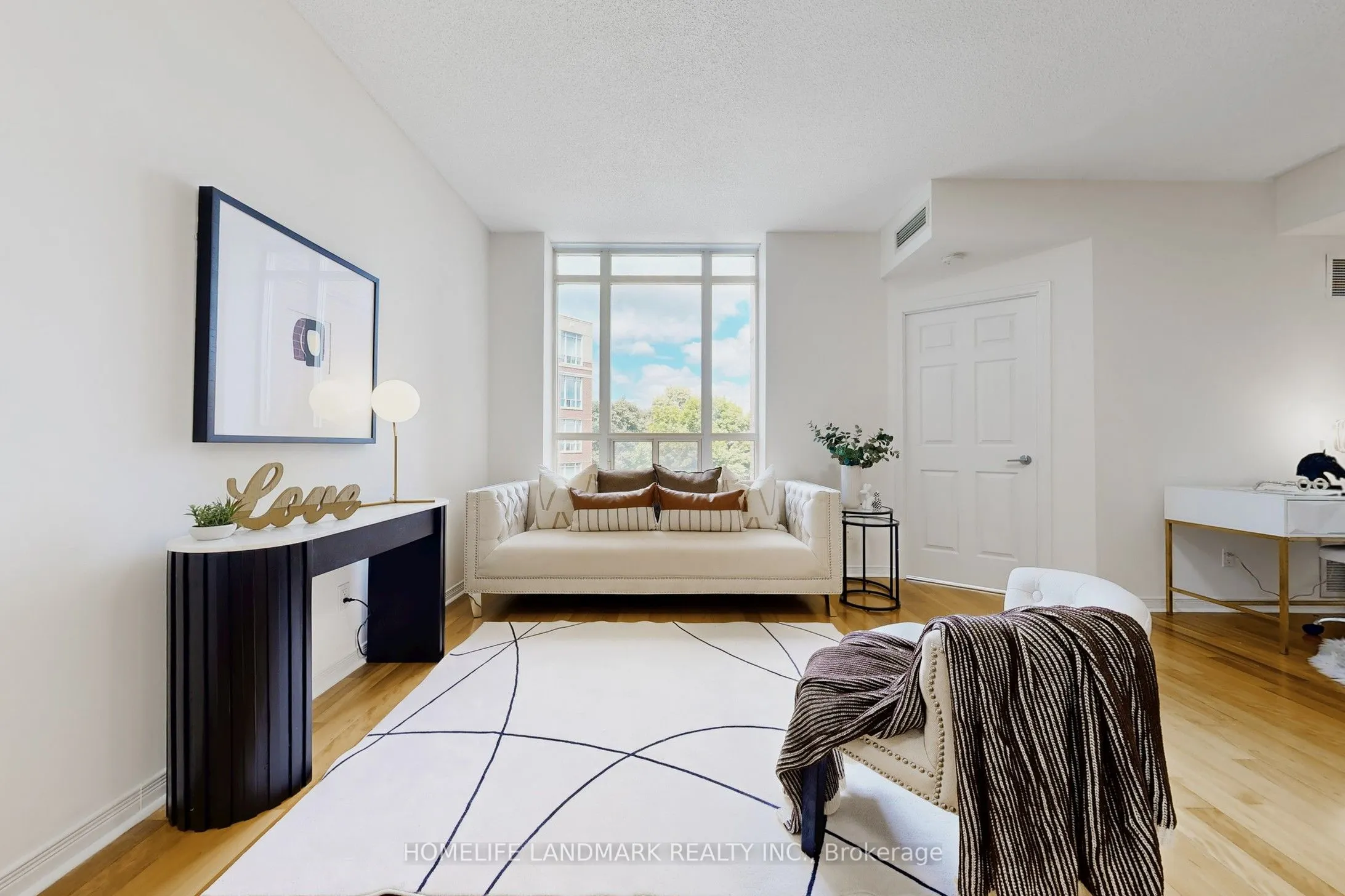 451 Rosewell Avenue, #404