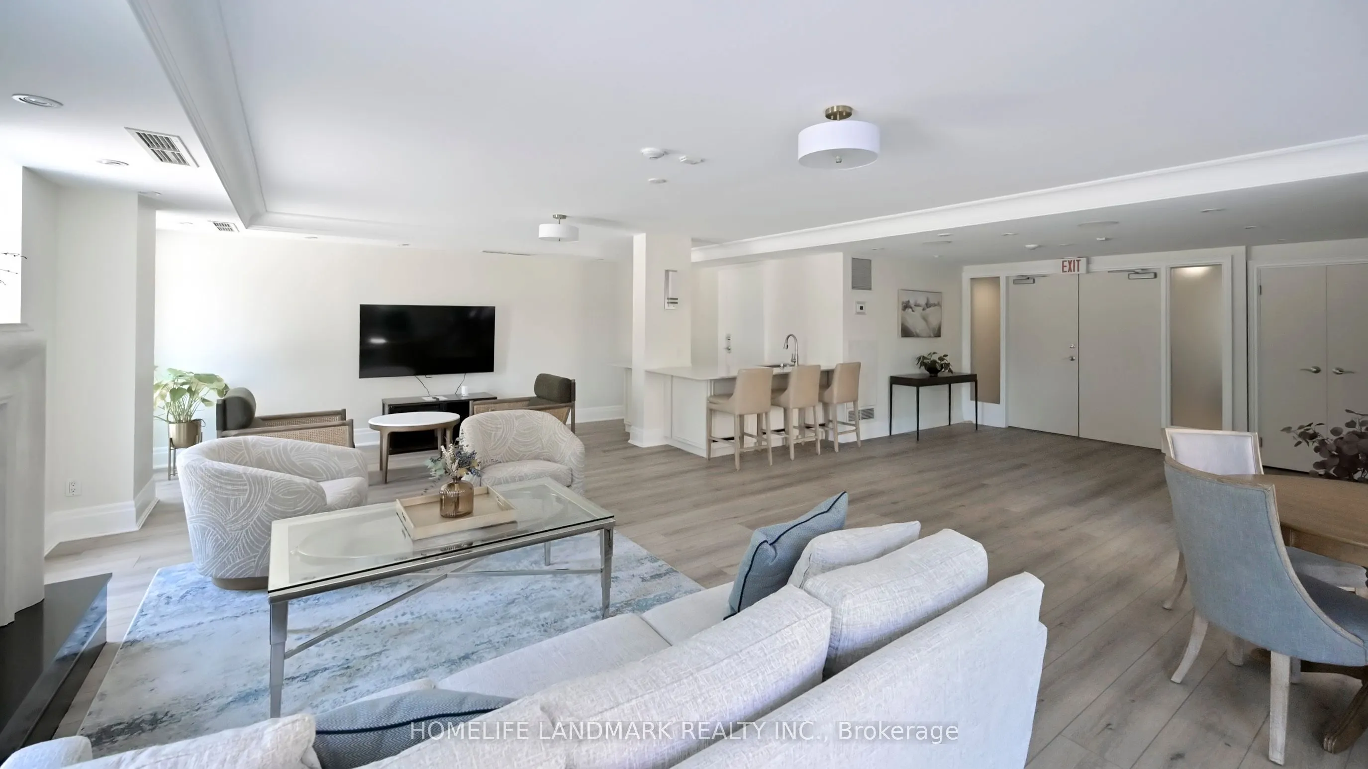 451 Rosewell Avenue, #404