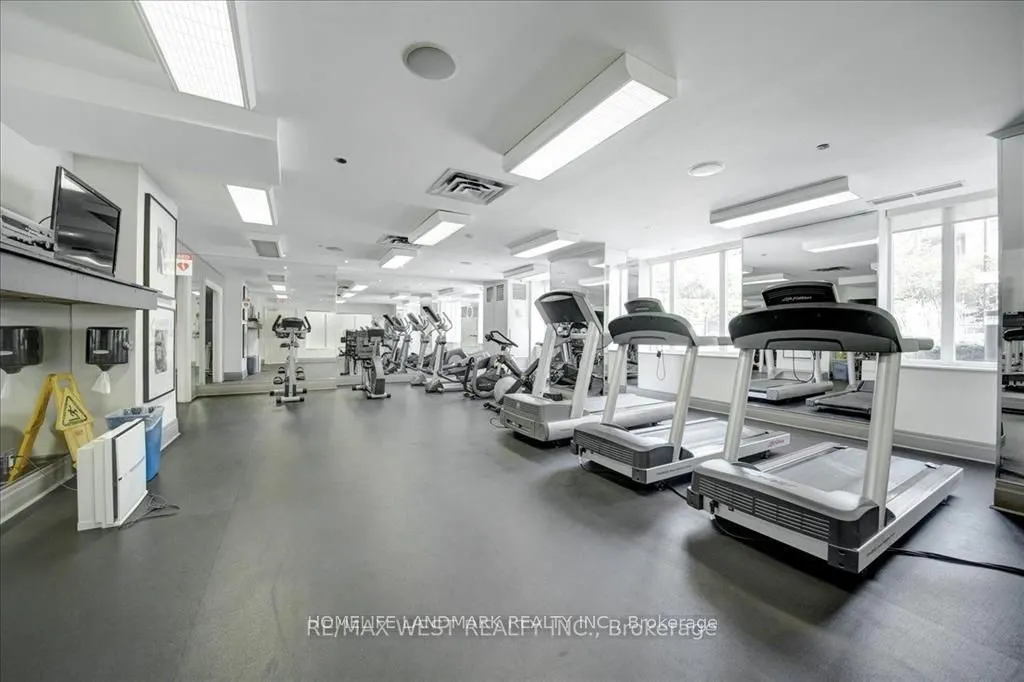 451 Rosewell Avenue, #404
