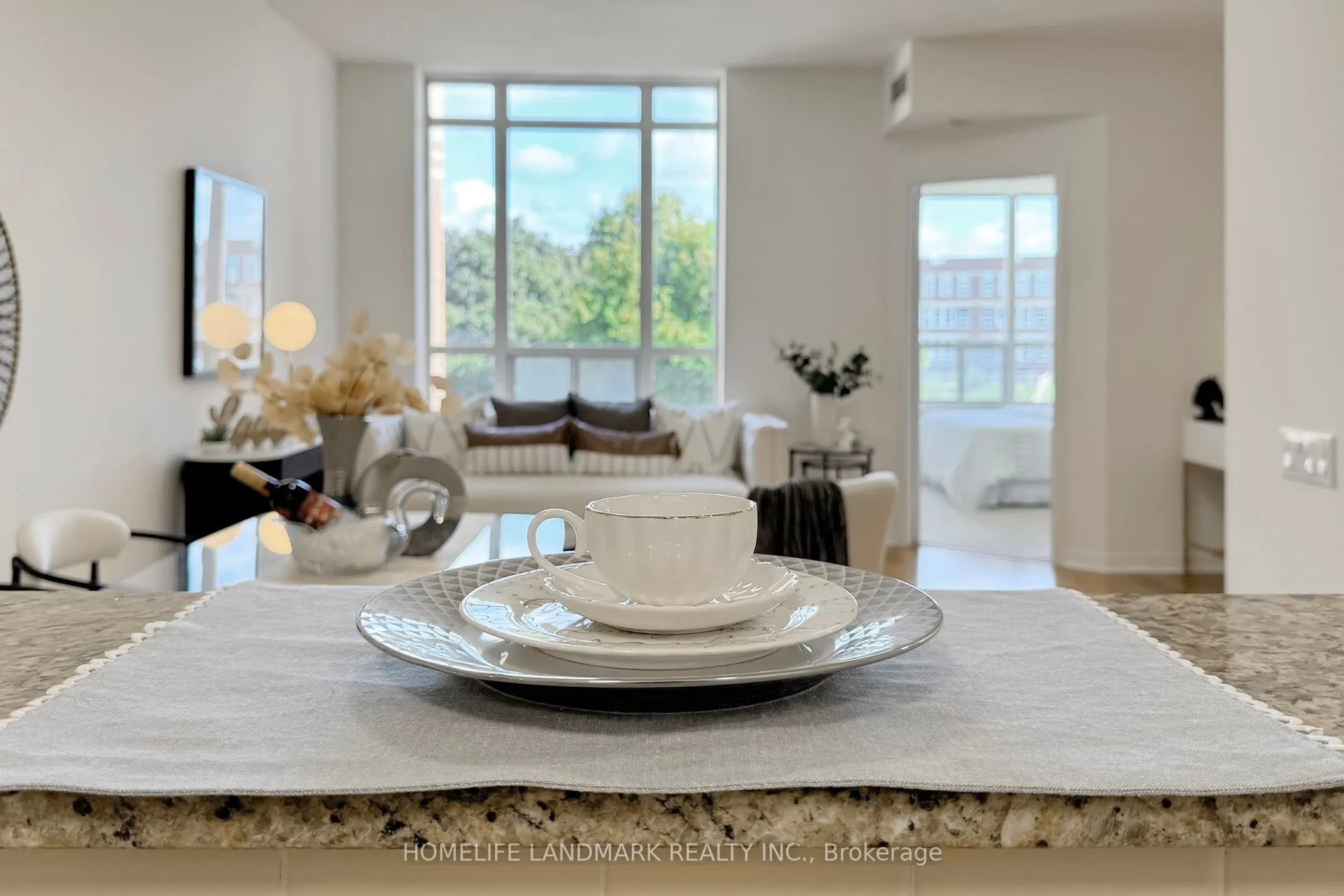 451 Rosewell Avenue, #404