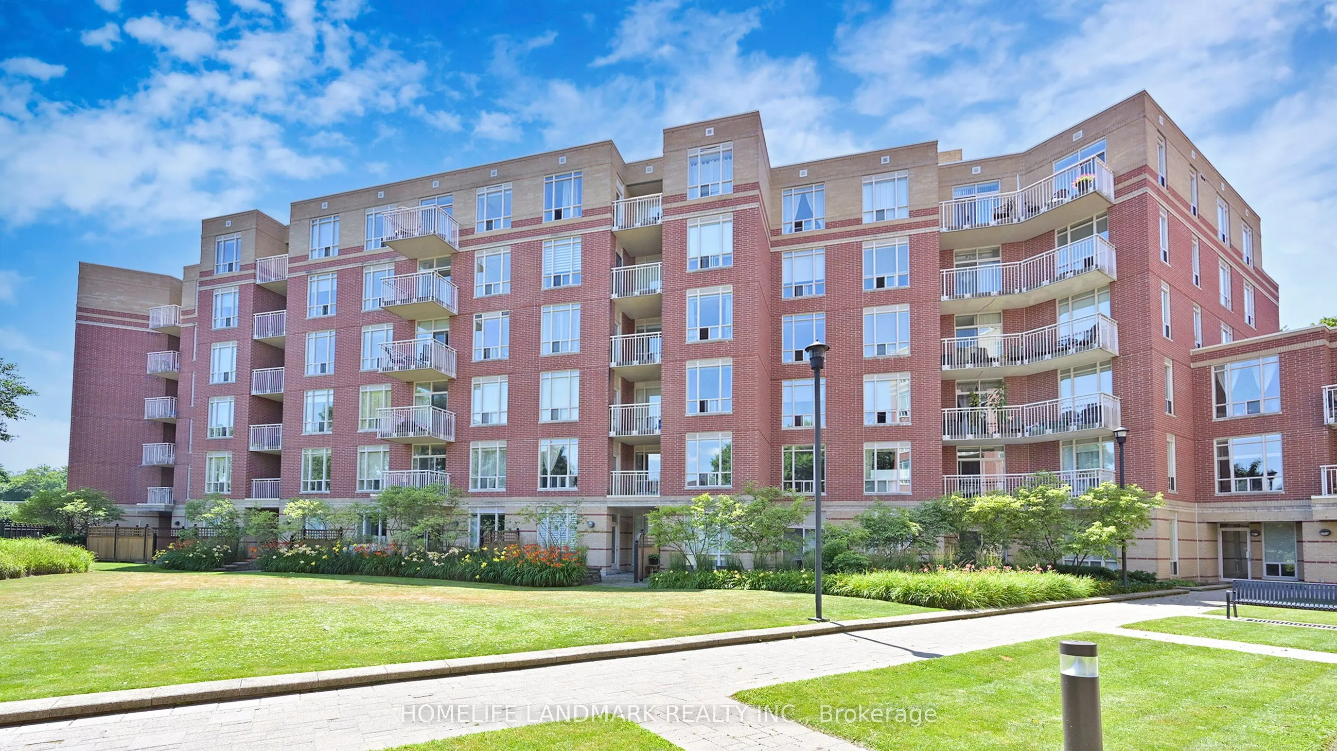 451 Rosewell Avenue, #404