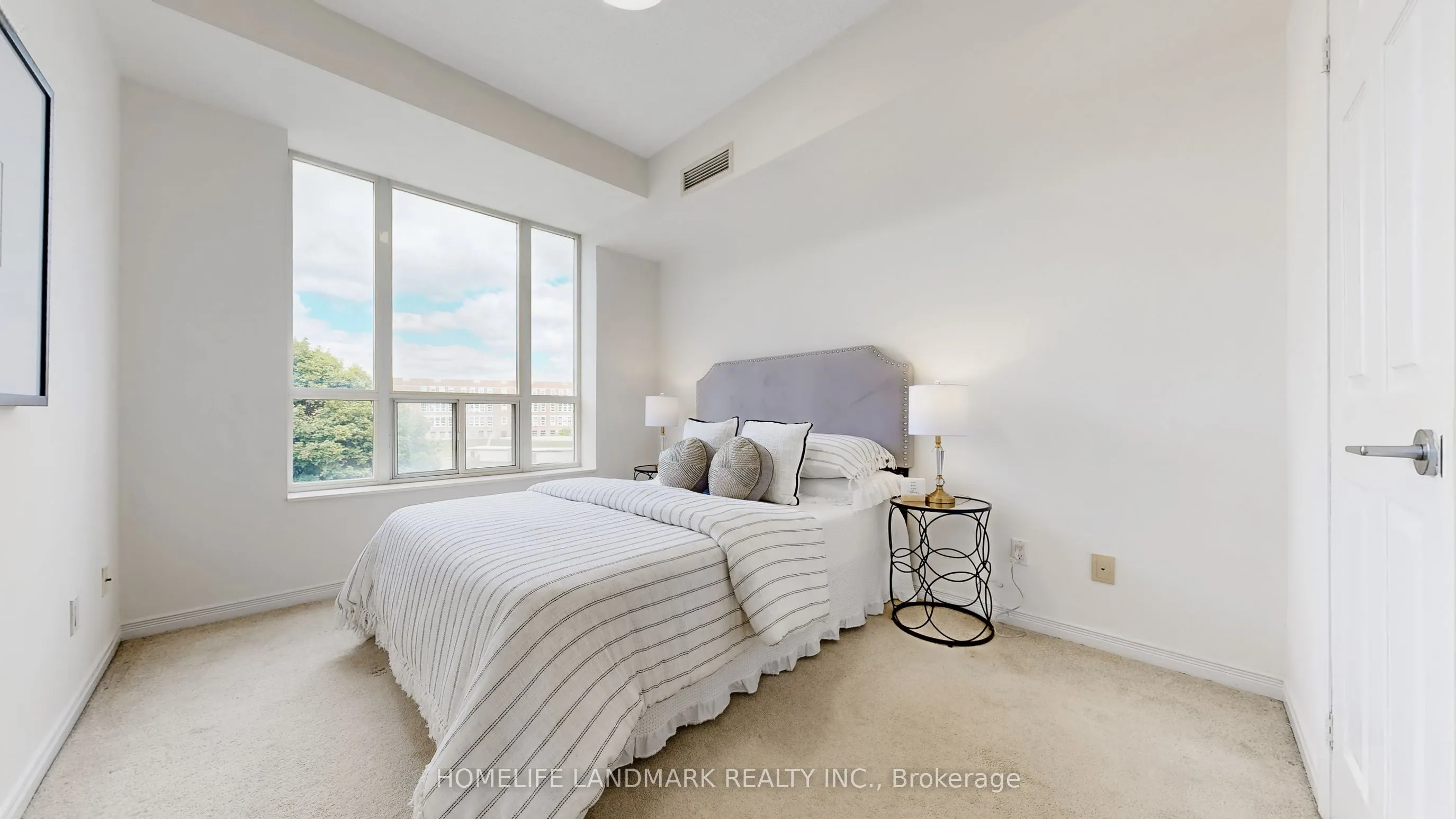 451 Rosewell Avenue, #404