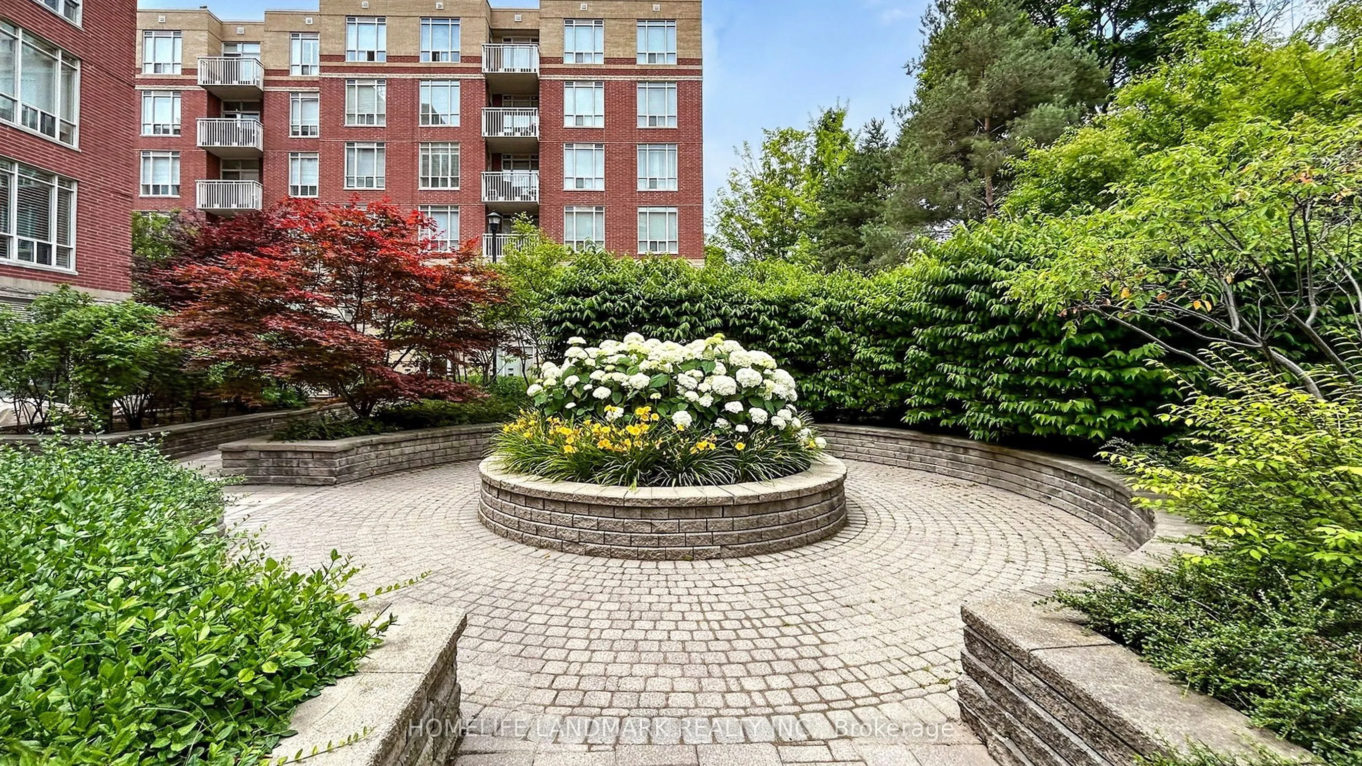 451 Rosewell Avenue, #404