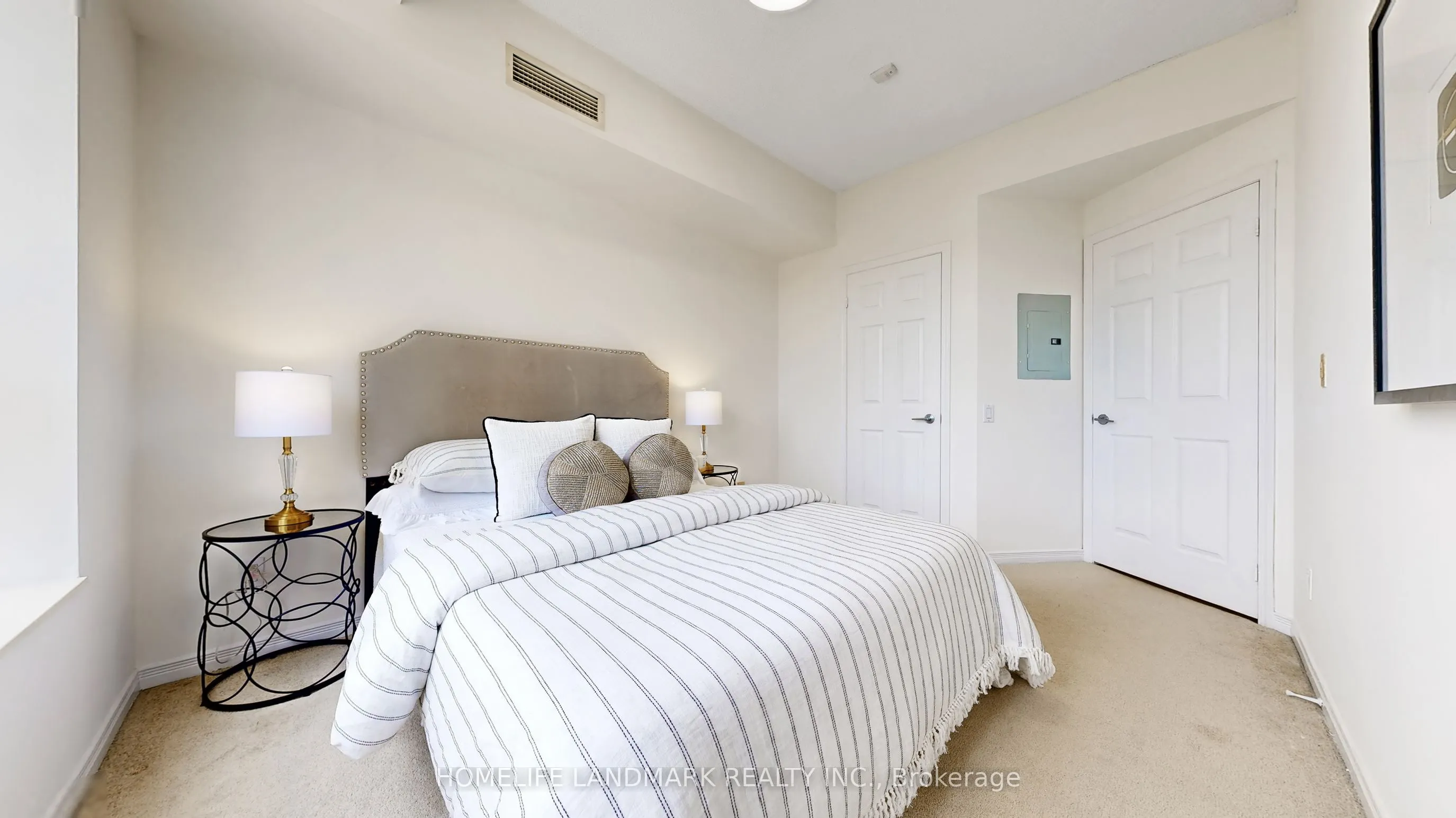 451 Rosewell Avenue, #404