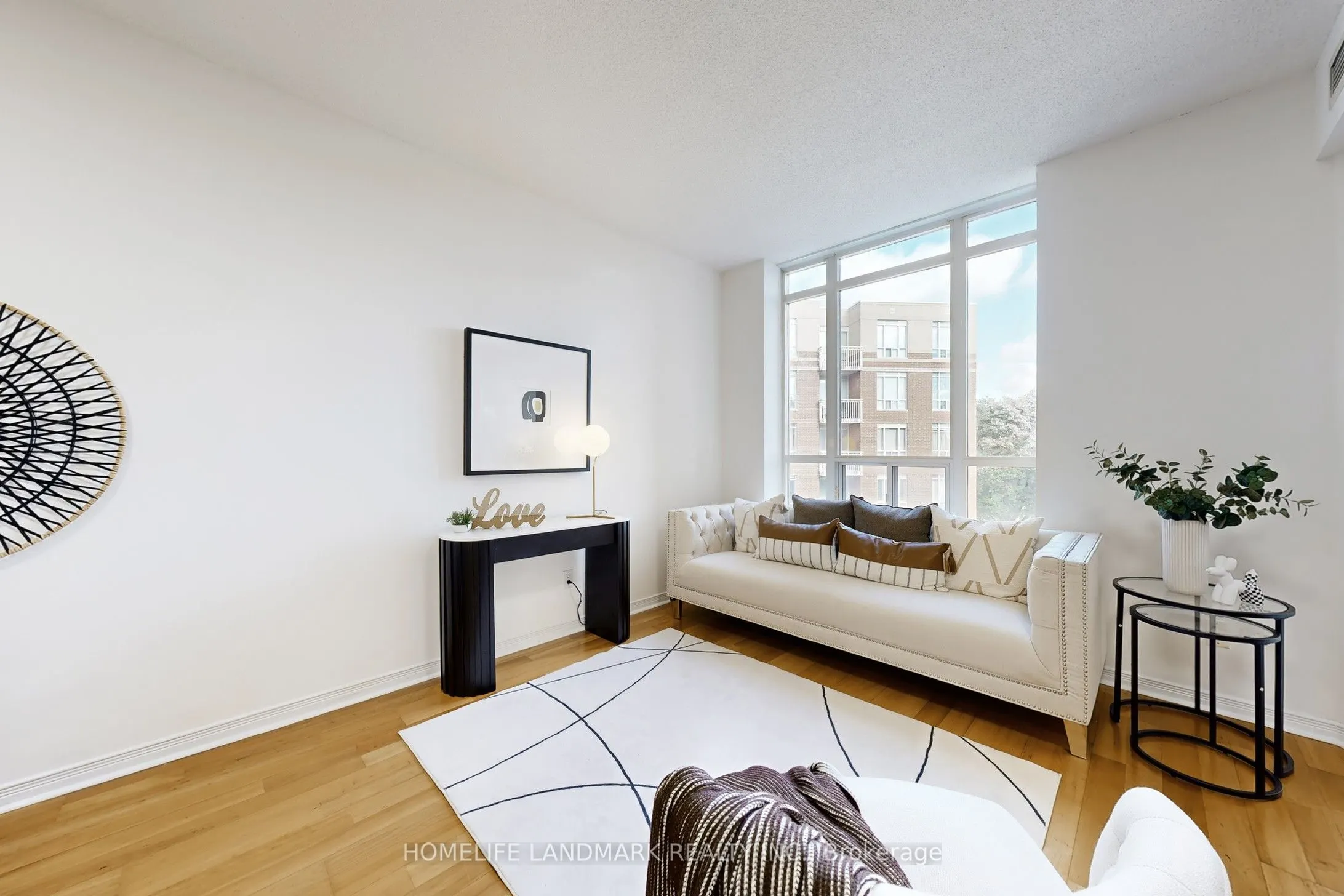 451 Rosewell Avenue, #404