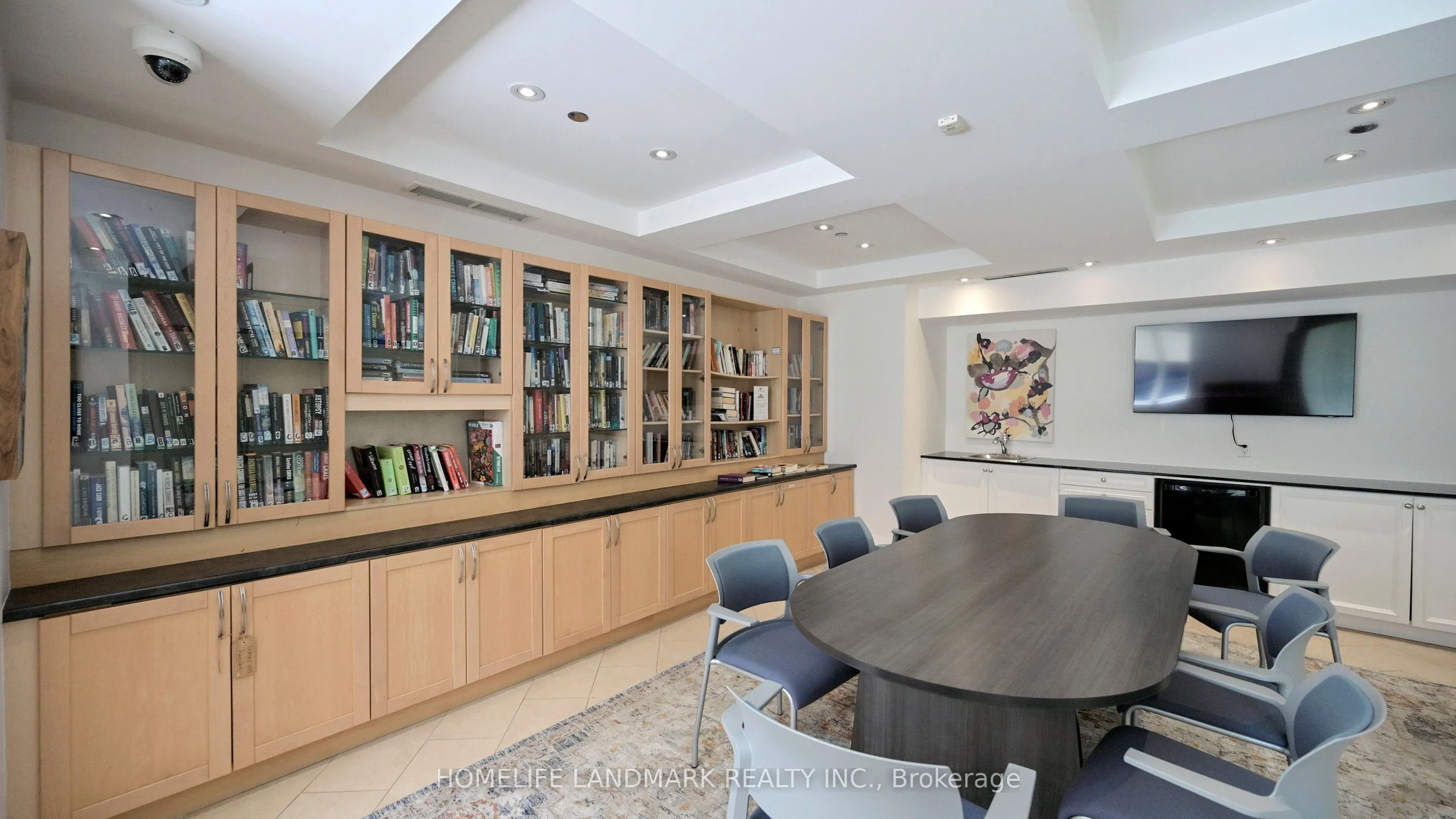 451 Rosewell Avenue, #404