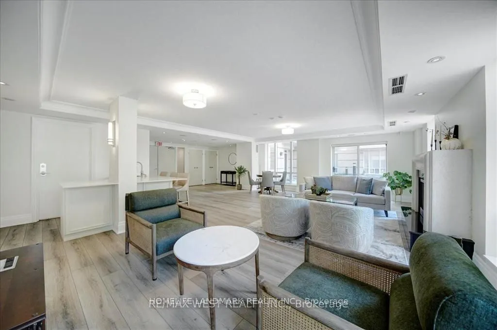 451 Rosewell Avenue, #404