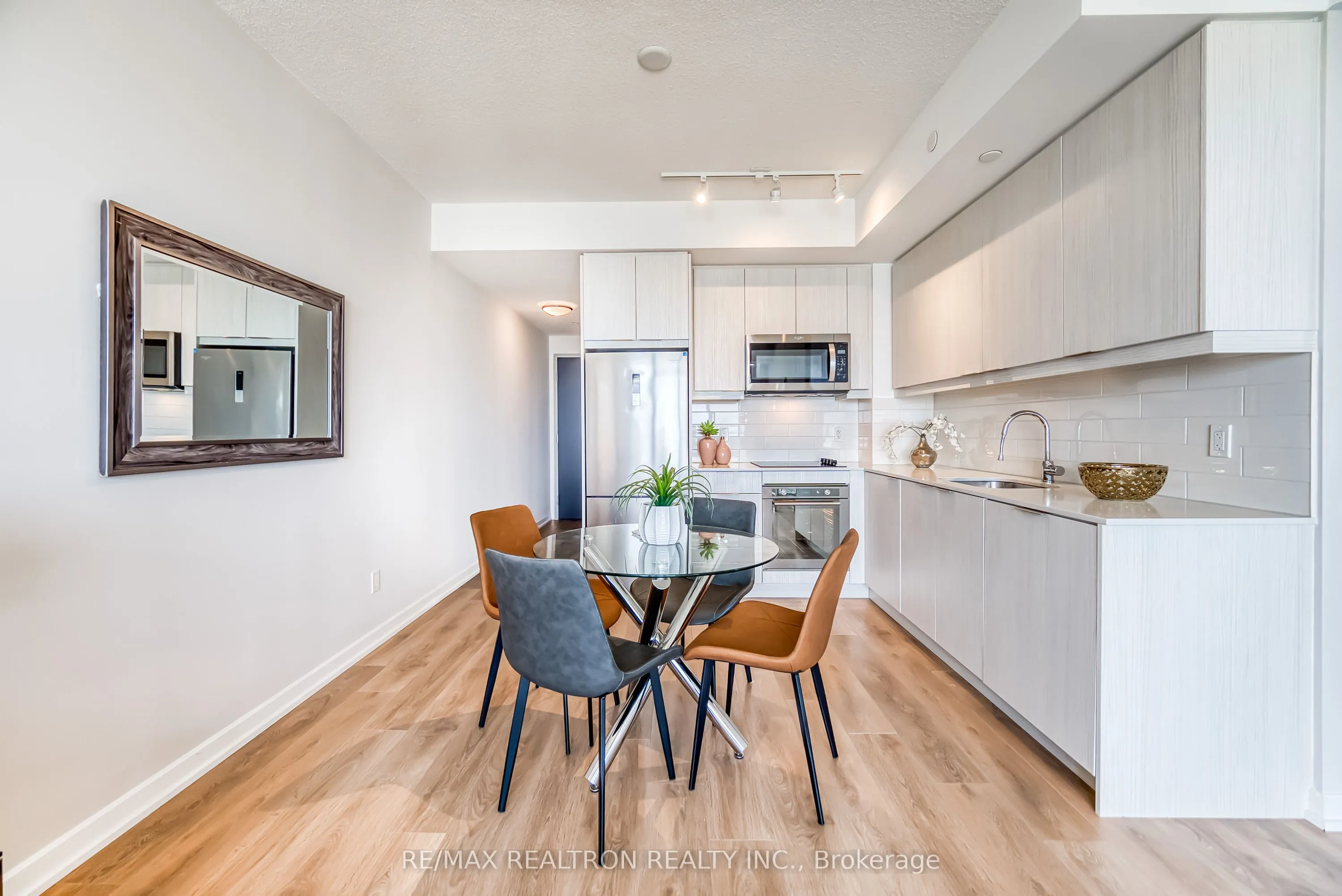 32 Forest Manor Road, #2305