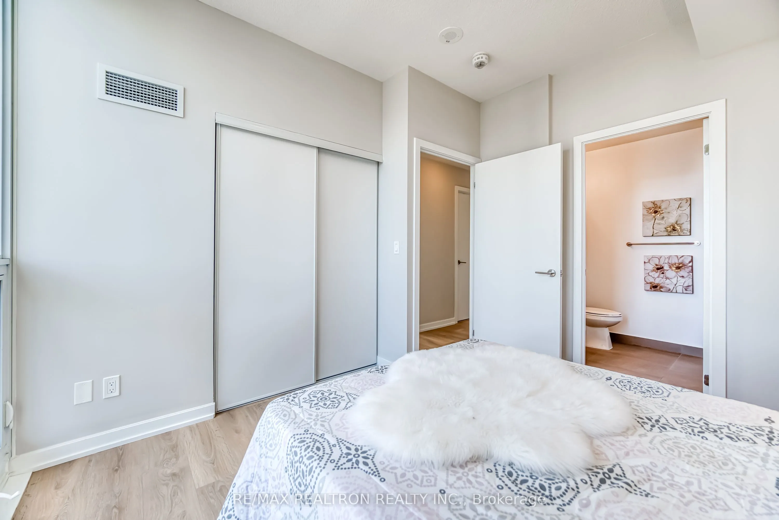32 Forest Manor Road, #2305