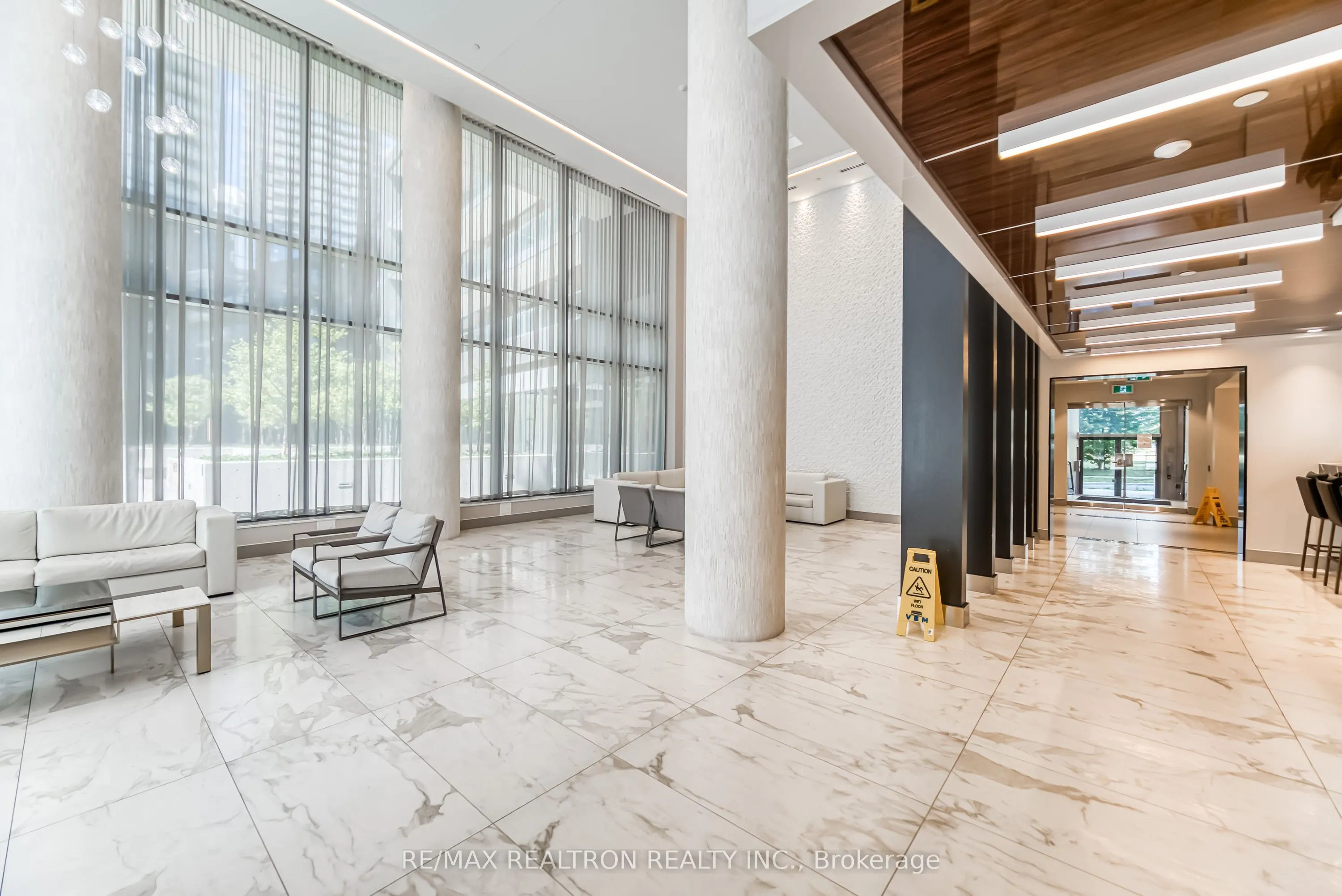 32 Forest Manor Road, #2305