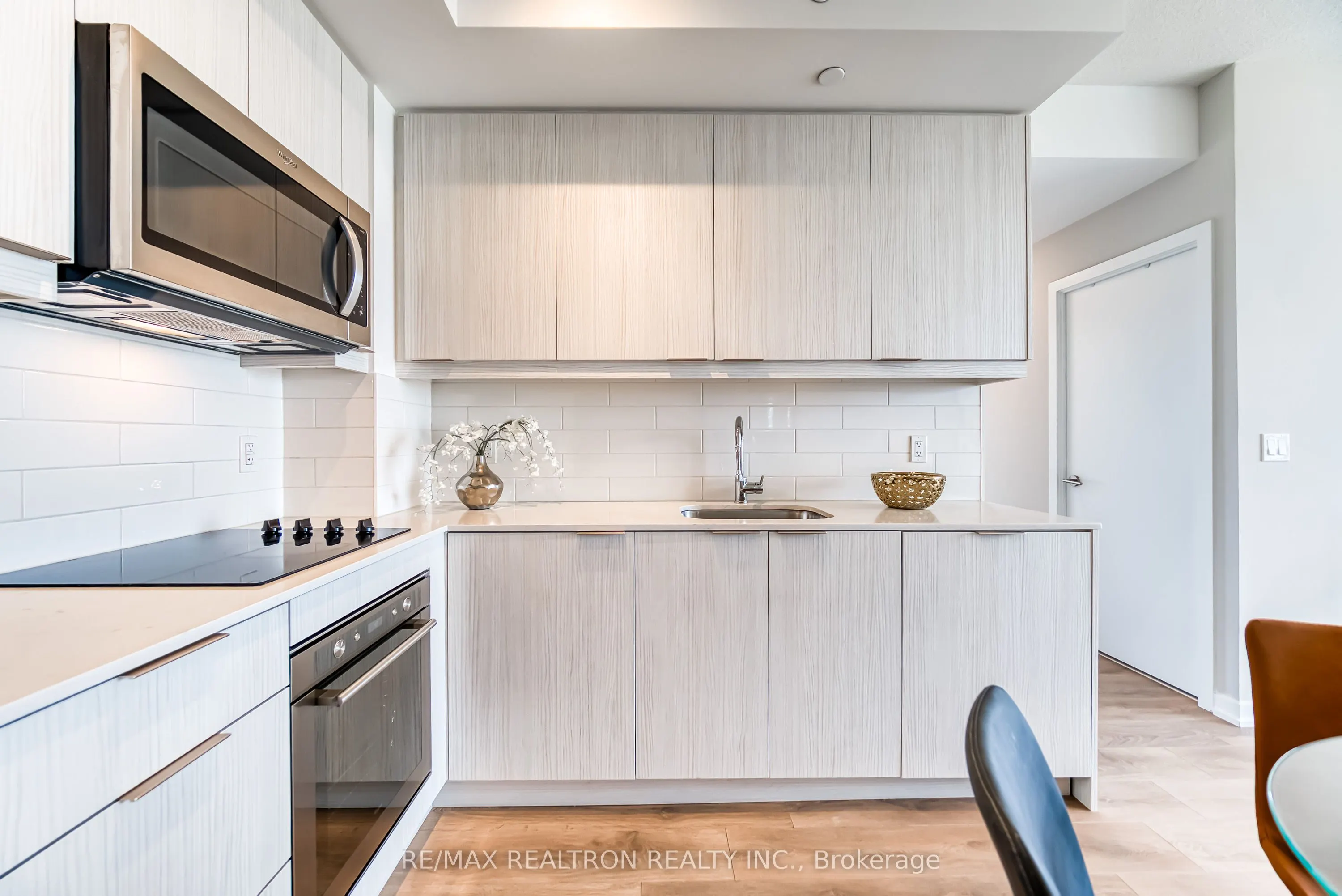 32 Forest Manor Road, #2305
