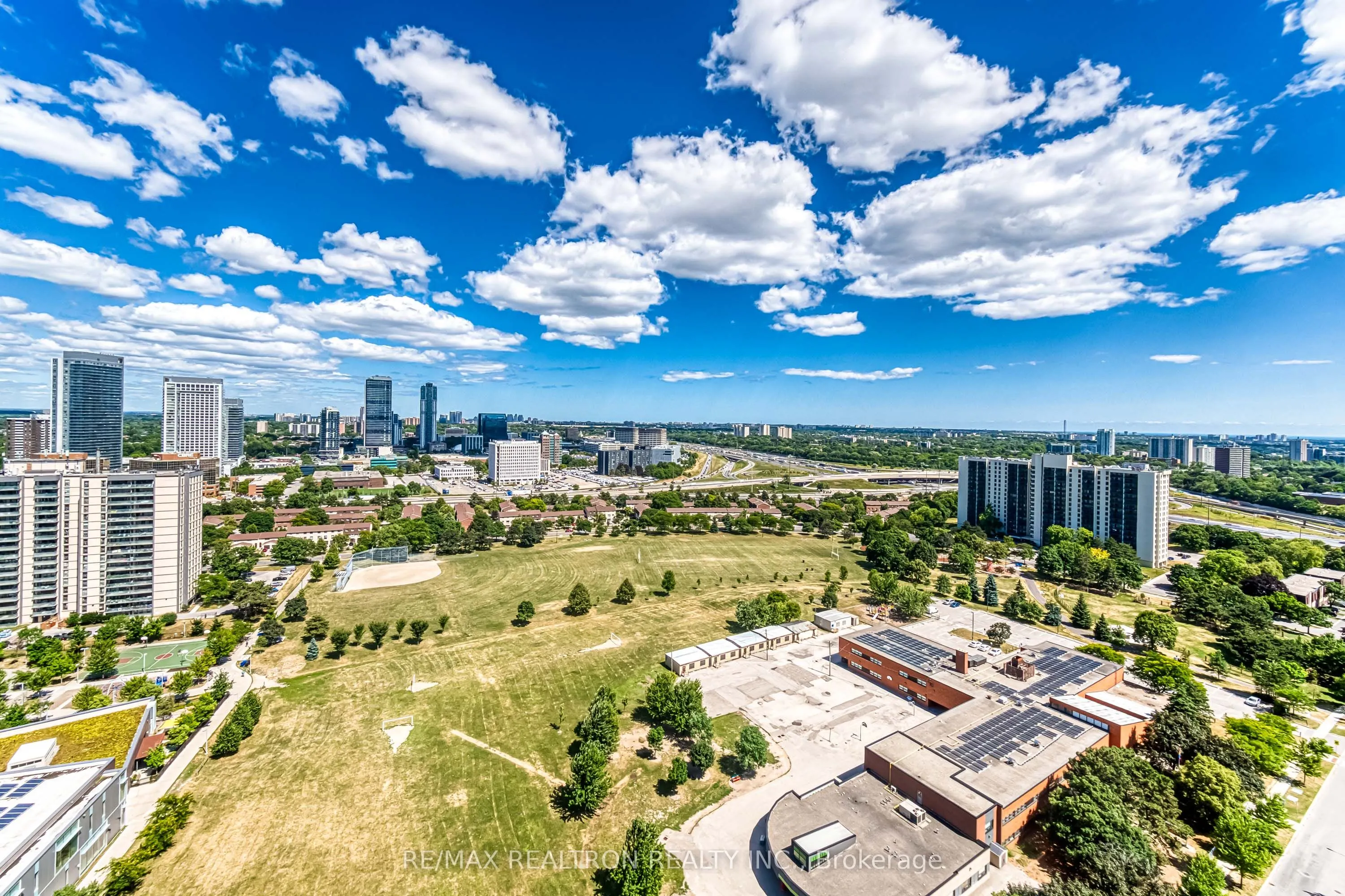 32 Forest Manor Road, #2305