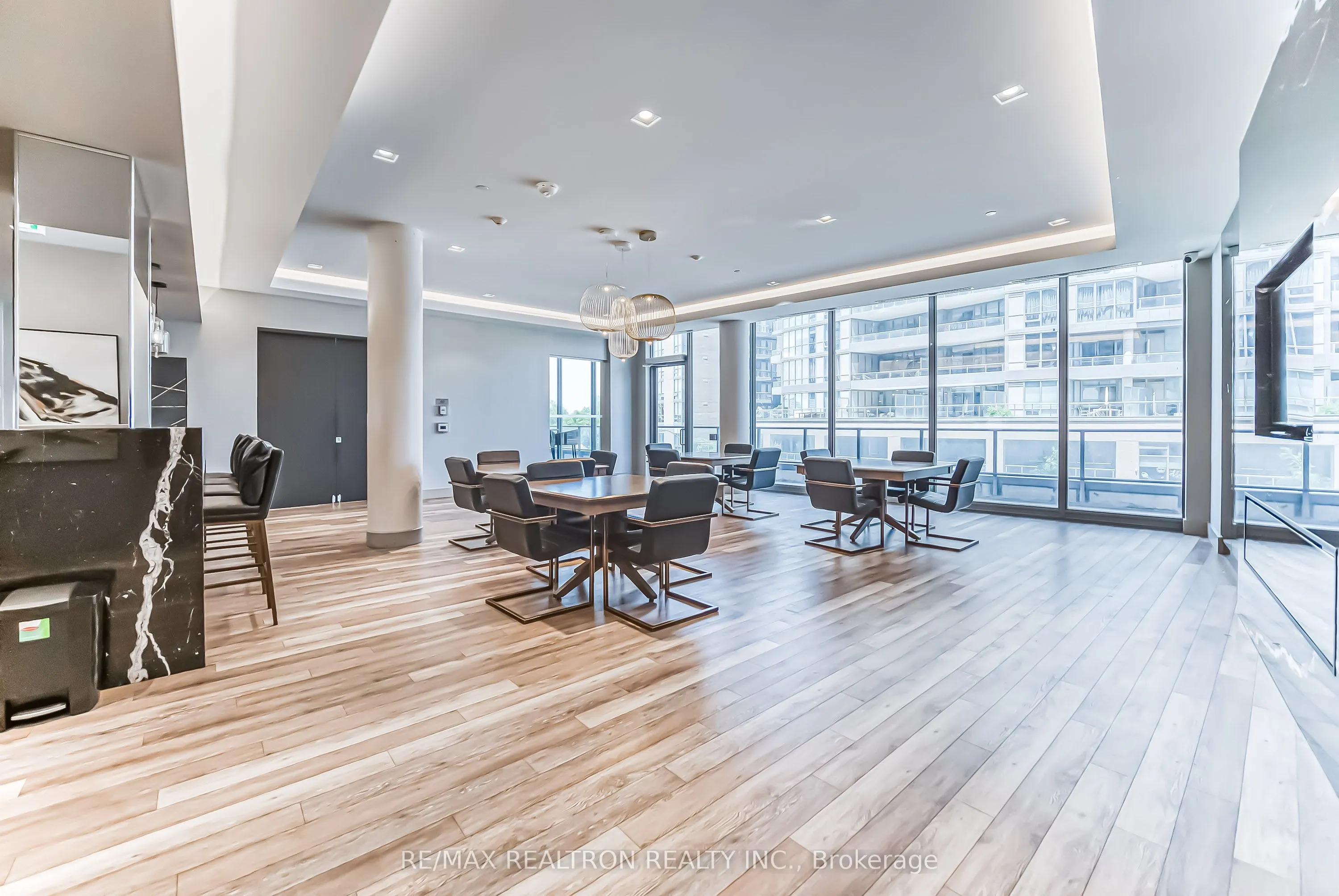 32 Forest Manor Road, #2305