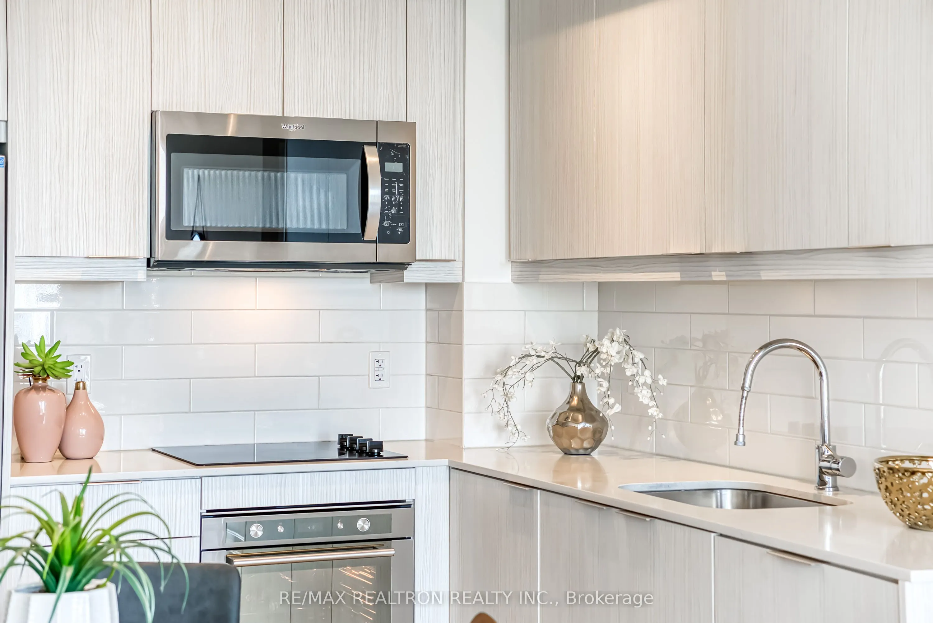 32 Forest Manor Road, #2305