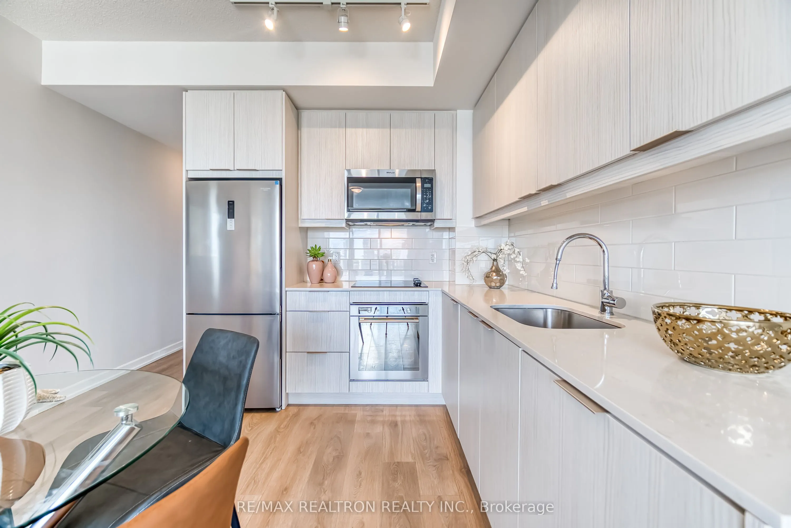 32 Forest Manor Road, #2305