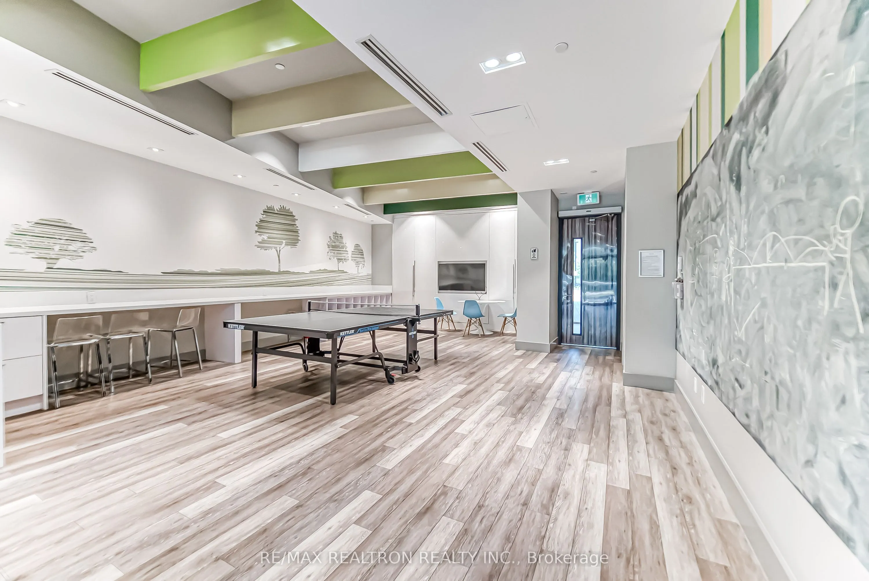 32 Forest Manor Road, #2305