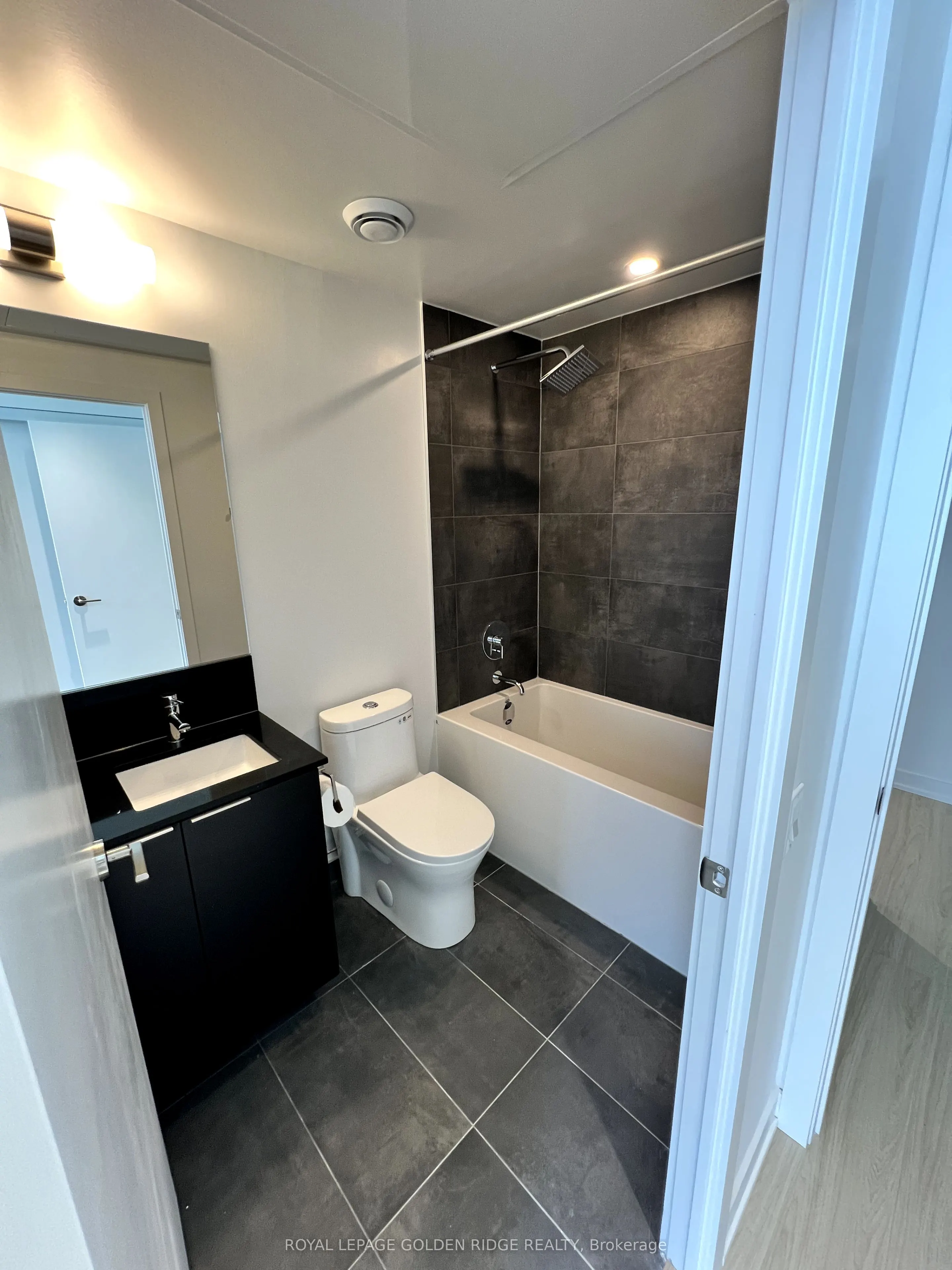 8 Wellesley Street W, #PH02