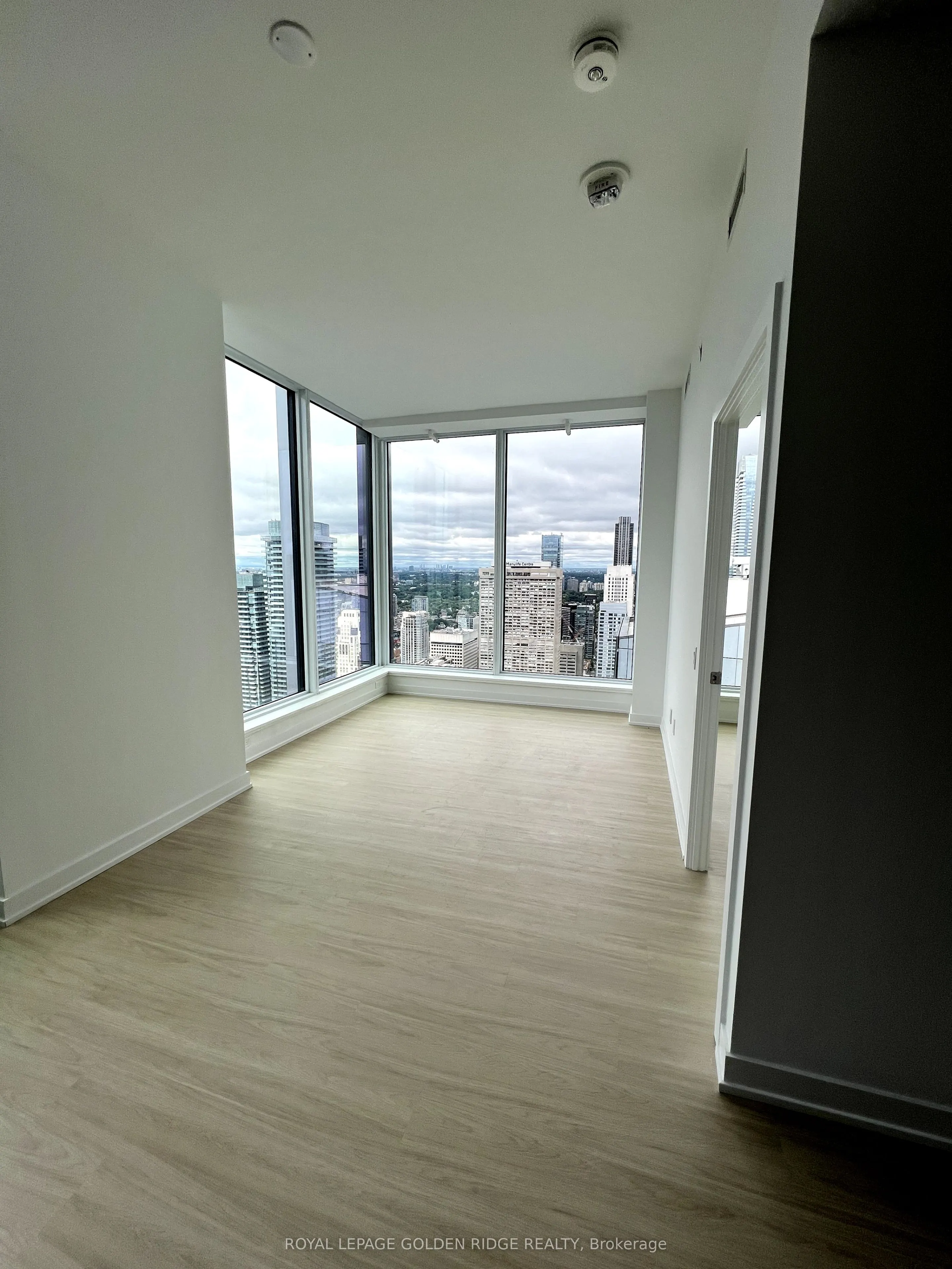 8 Wellesley Street W, #PH02