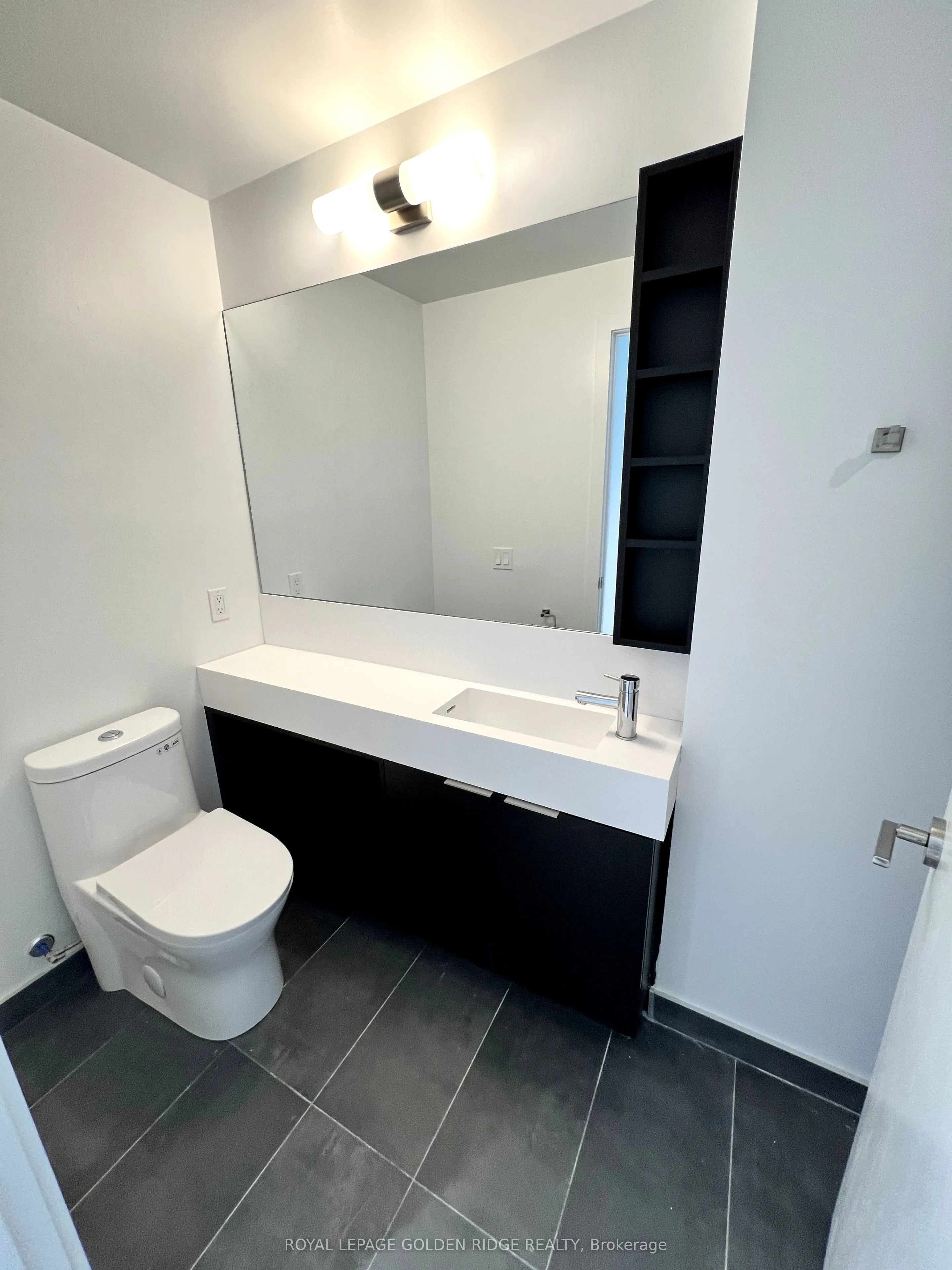 8 Wellesley Street W, #PH02