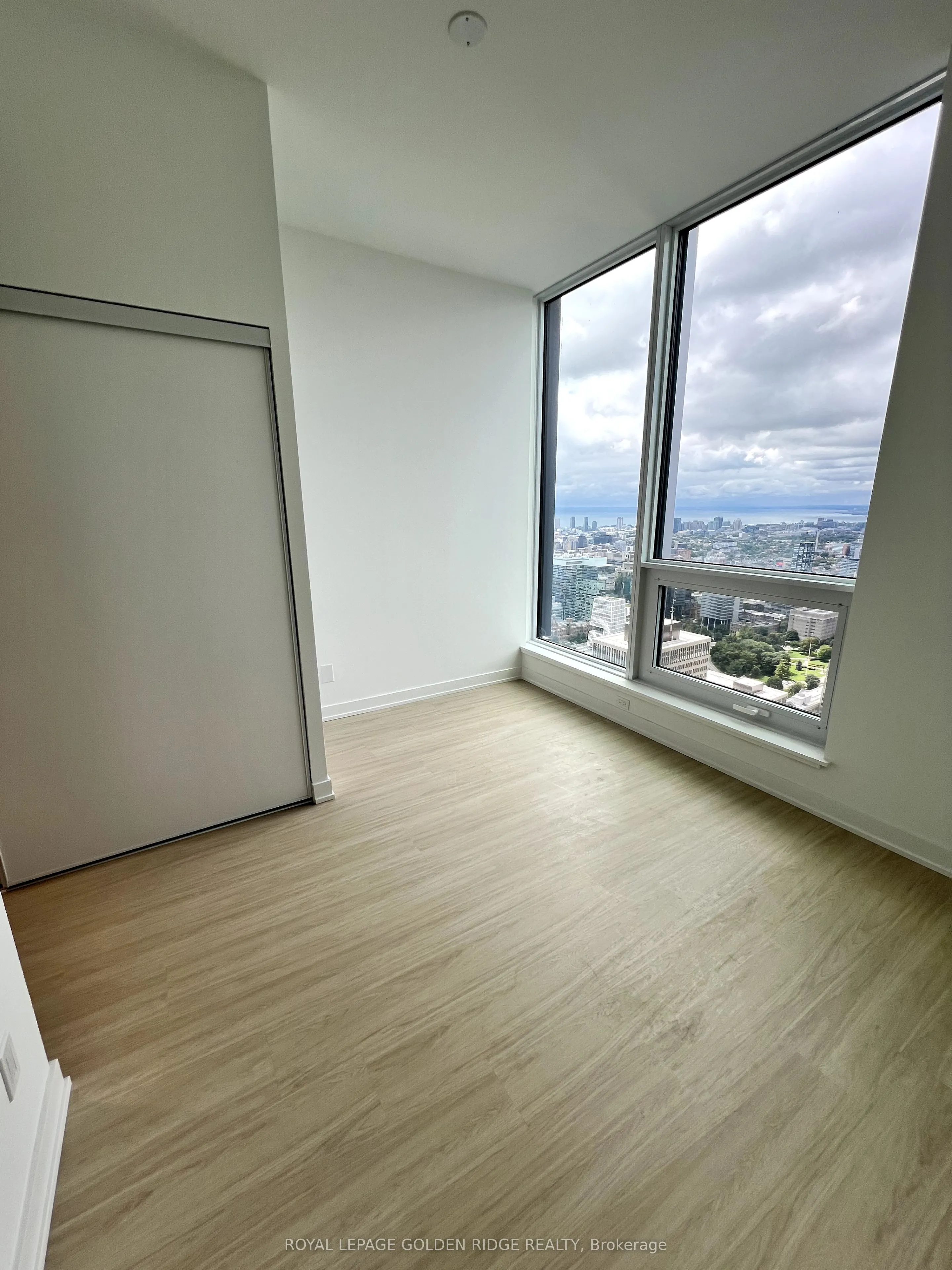 8 Wellesley Street W, #PH02