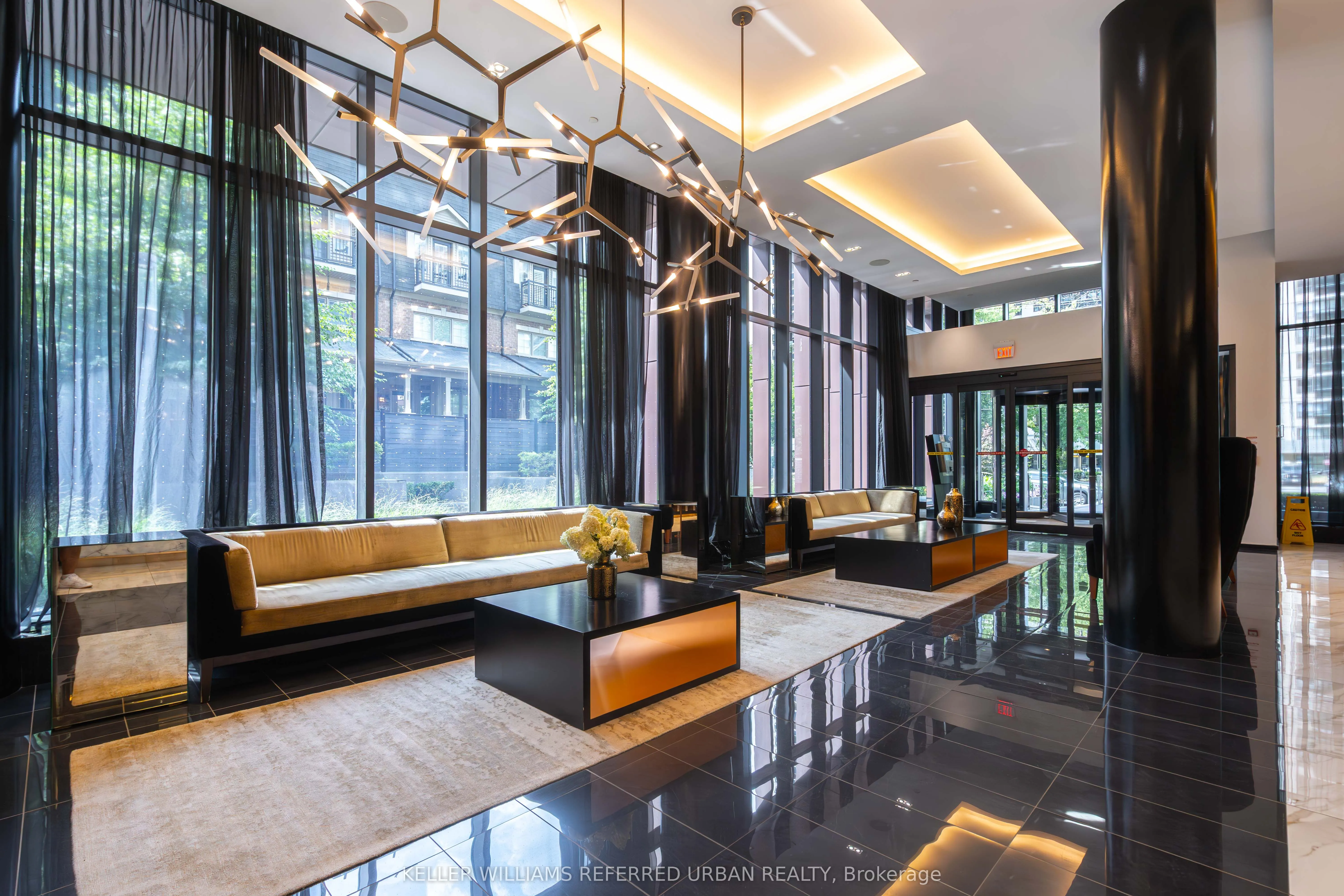 101 Erskine Avenue, #1802