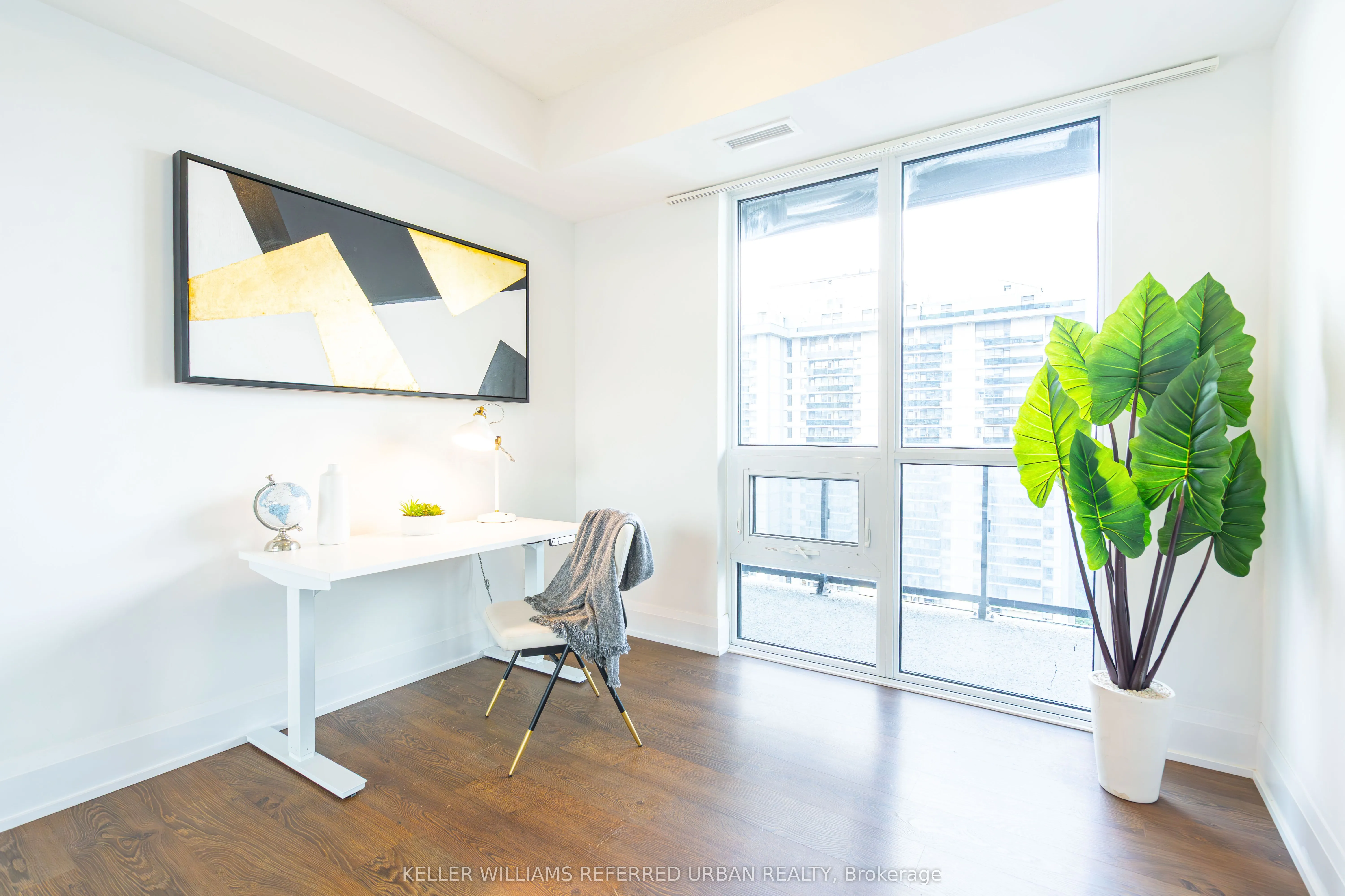 101 Erskine Avenue, #1802