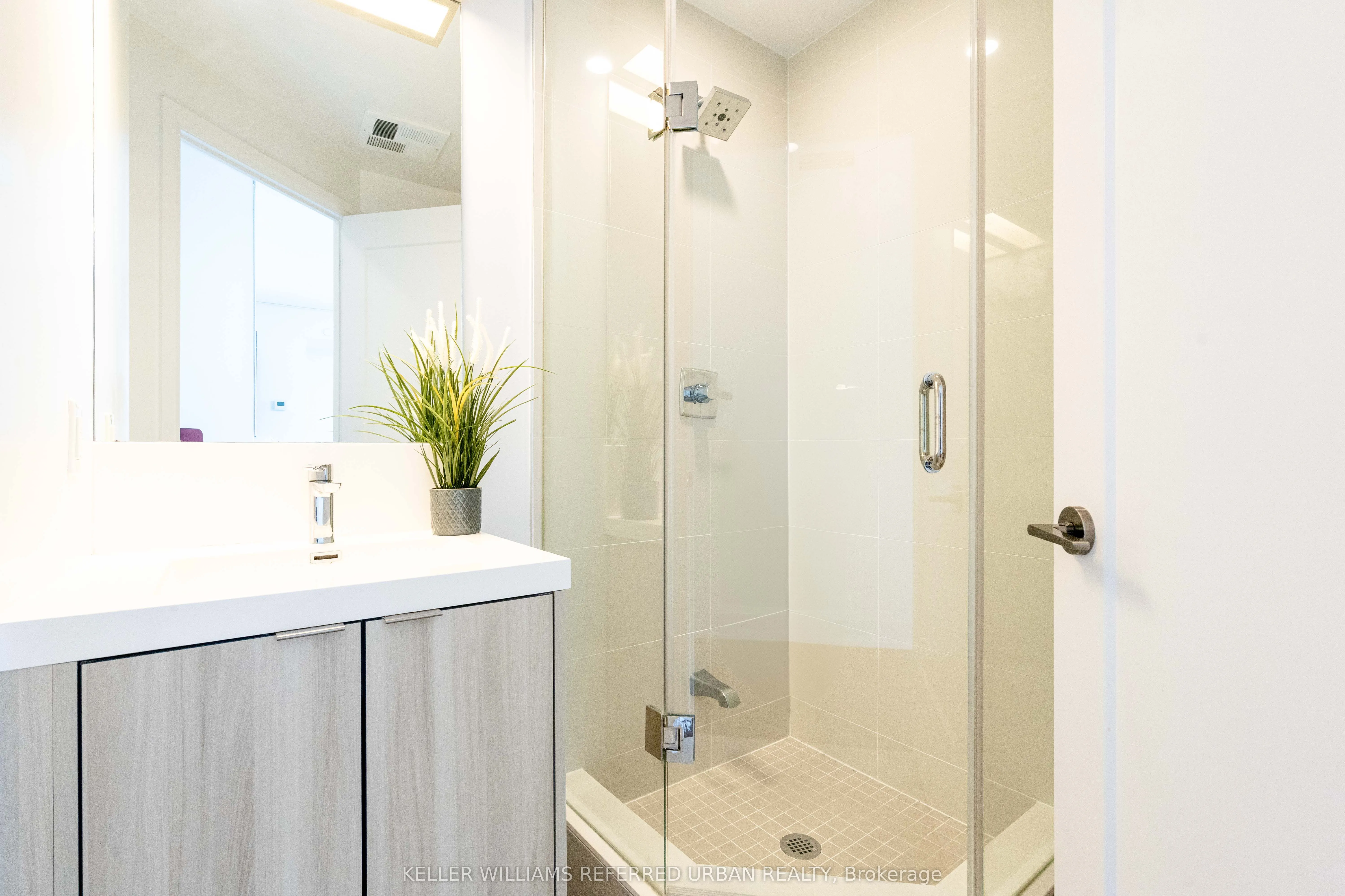 101 Erskine Avenue, #1802