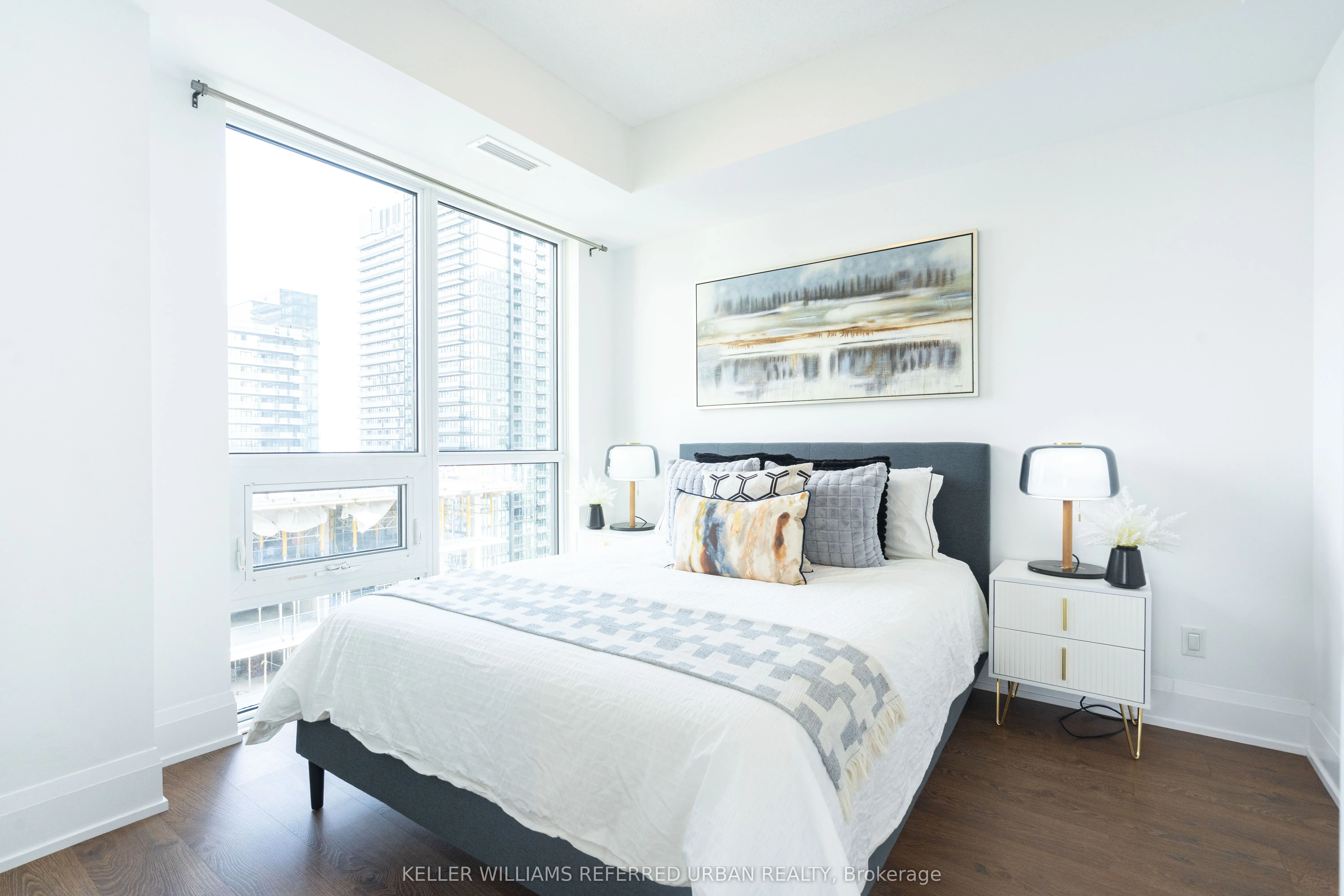 101 Erskine Avenue, #1802