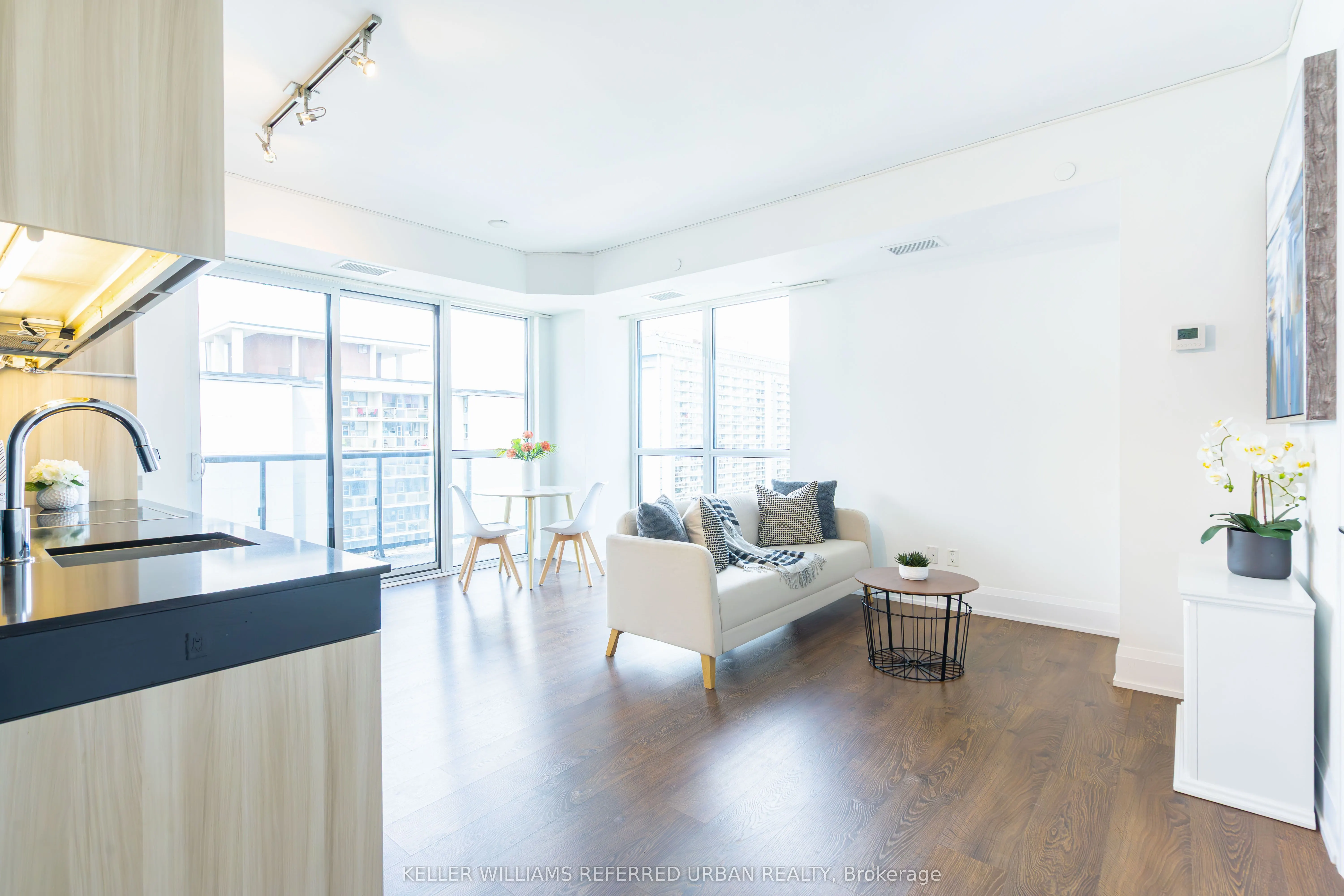 101 Erskine Avenue, #1802