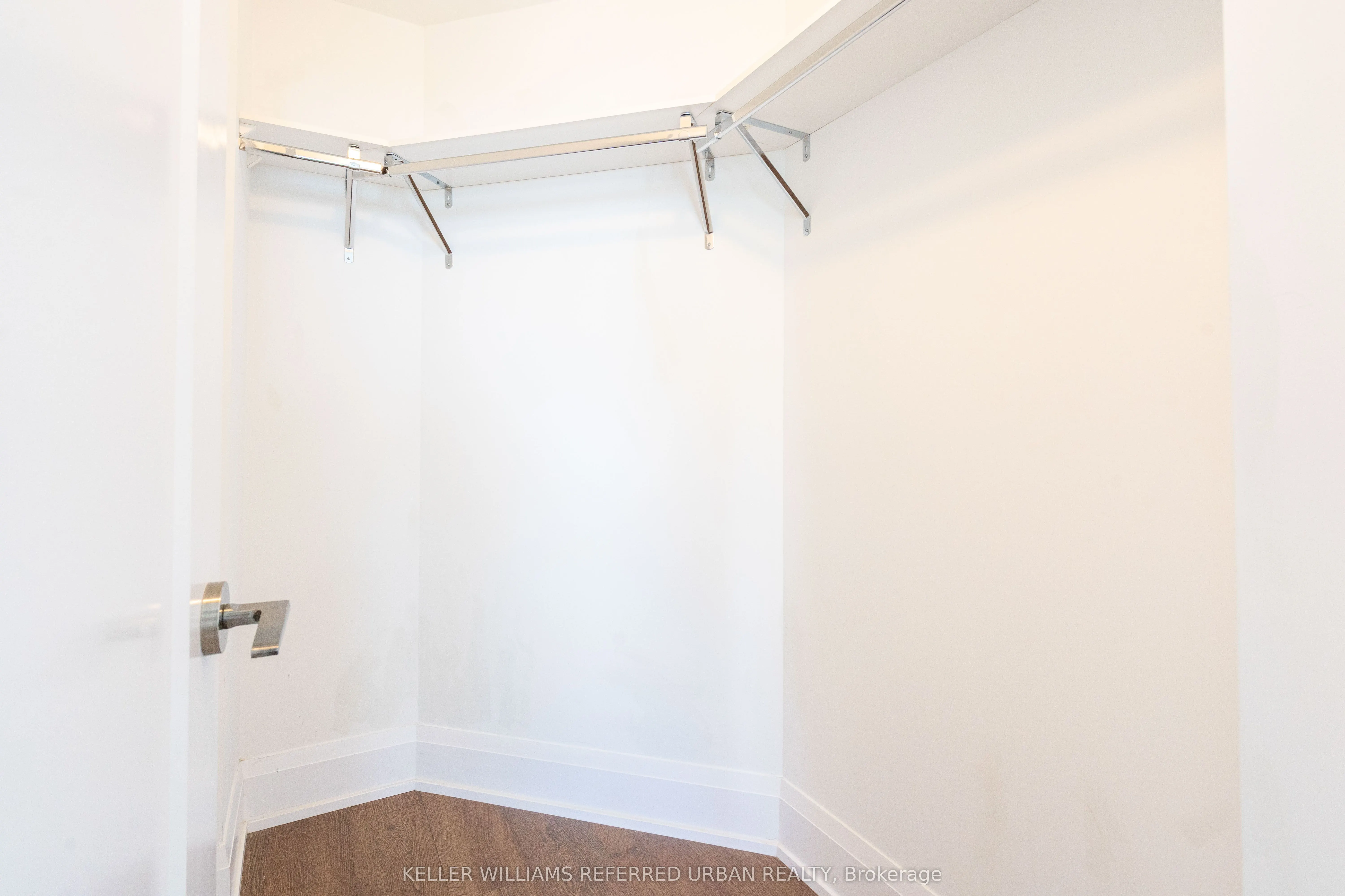 101 Erskine Avenue, #1802