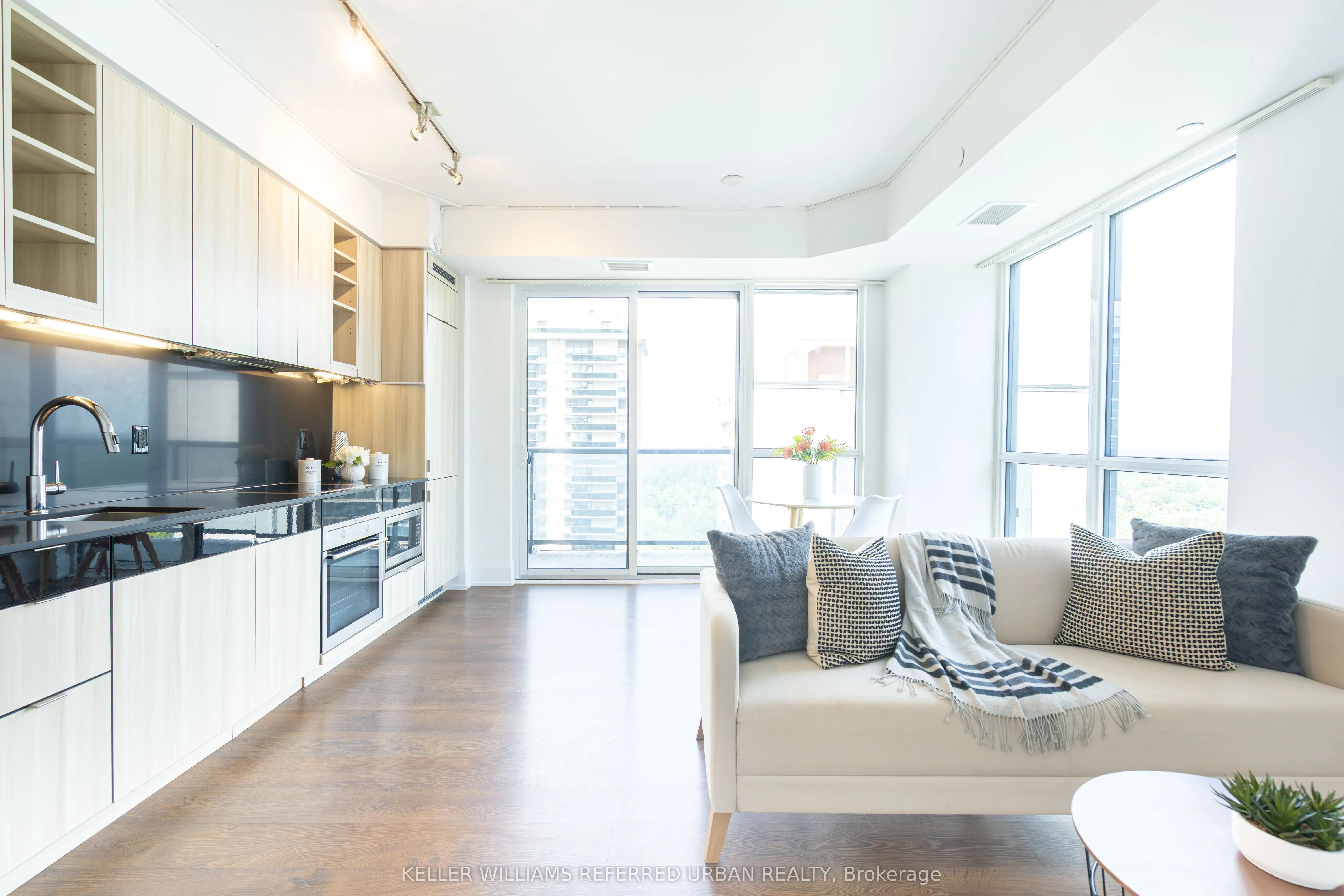 101 Erskine Avenue, #1802