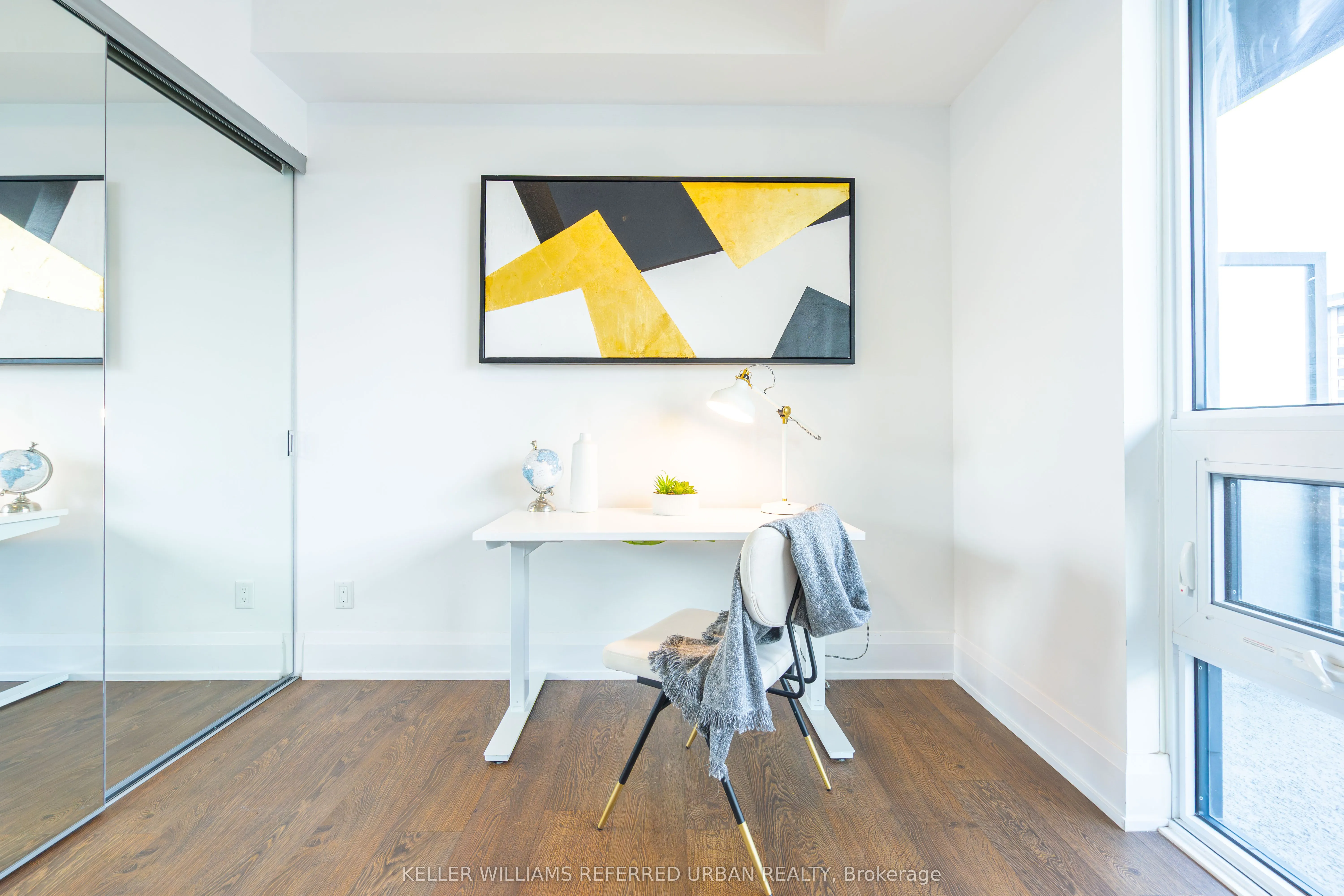 101 Erskine Avenue, #1802