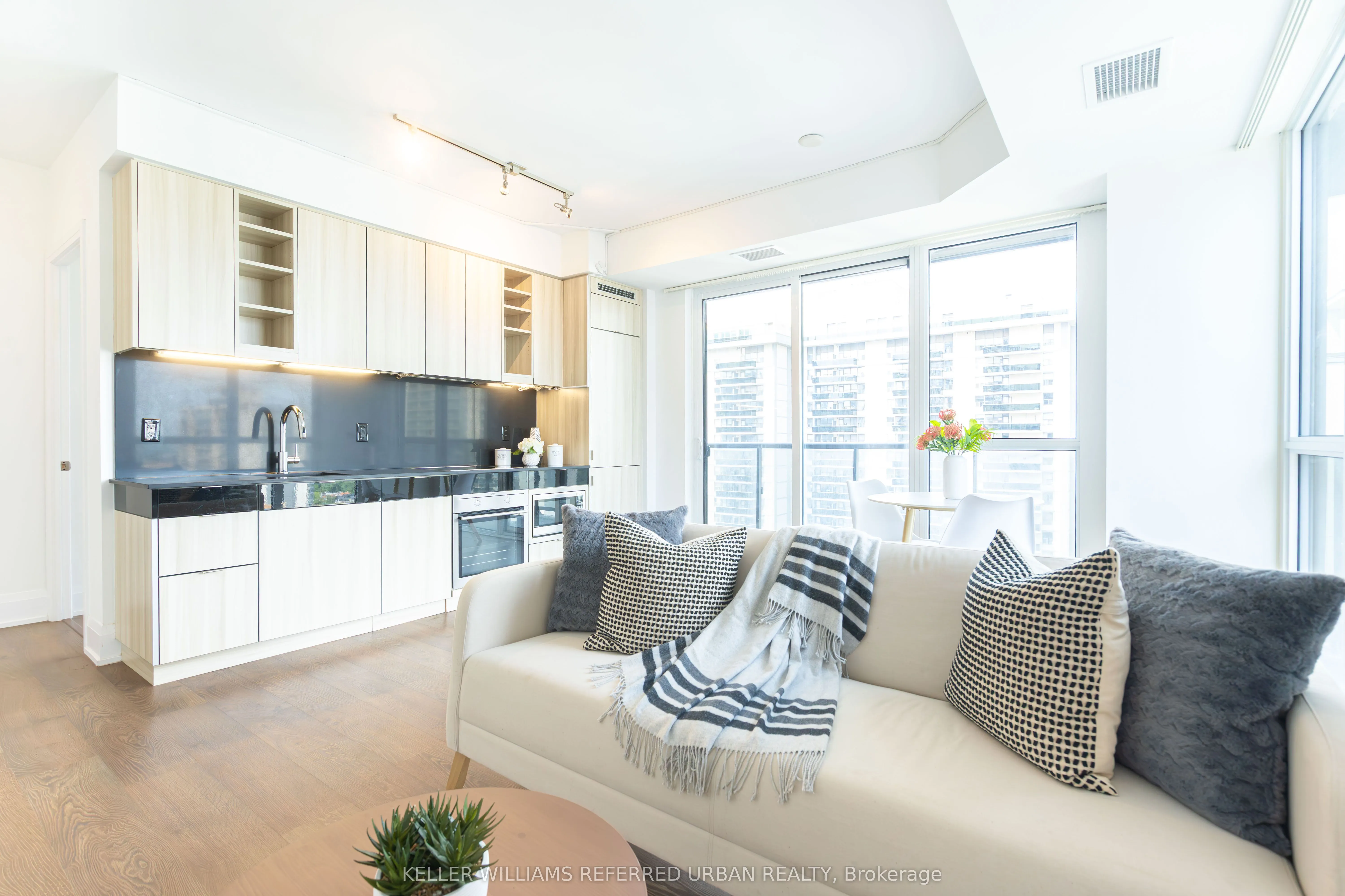 101 Erskine Avenue, #1802