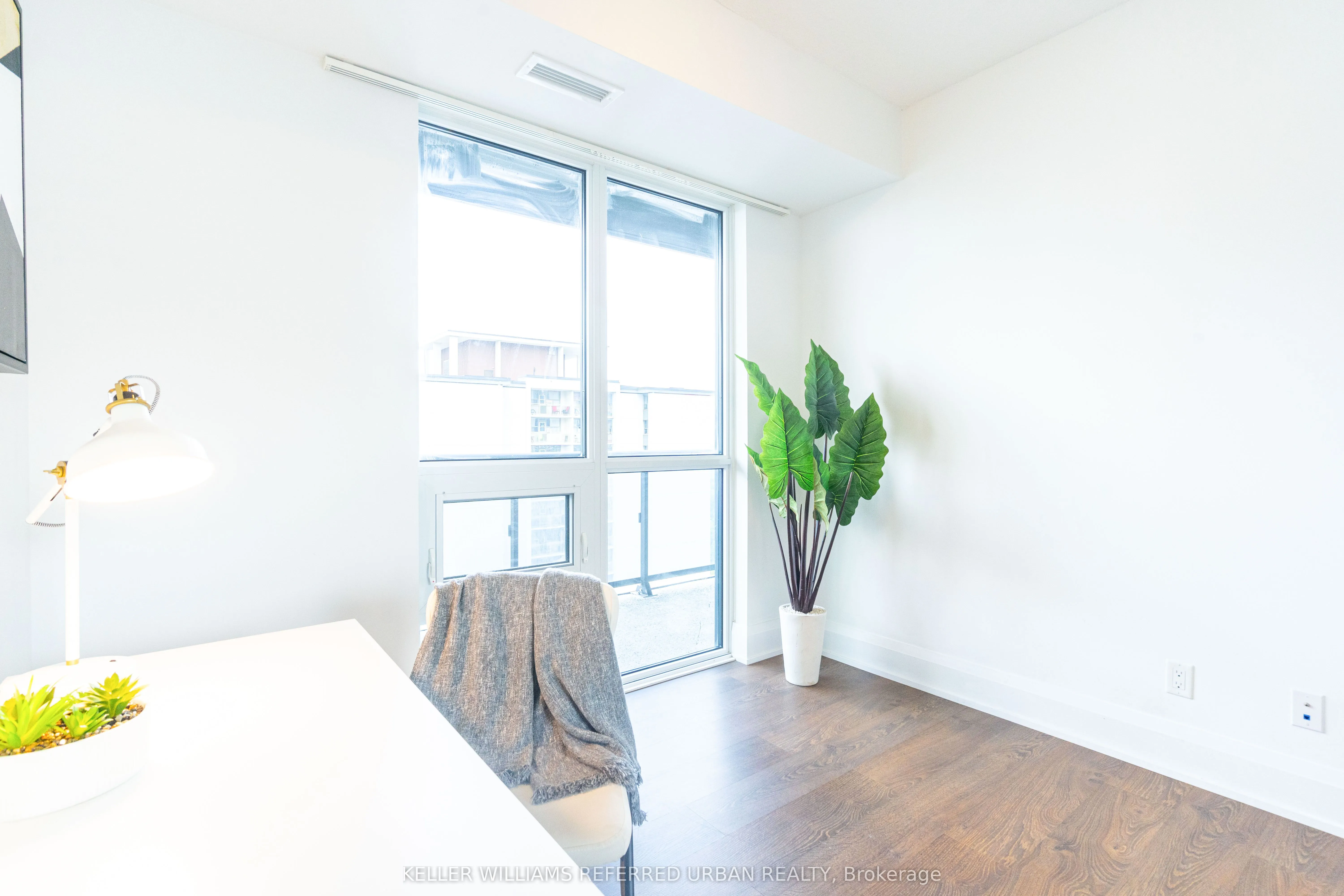 101 Erskine Avenue, #1802