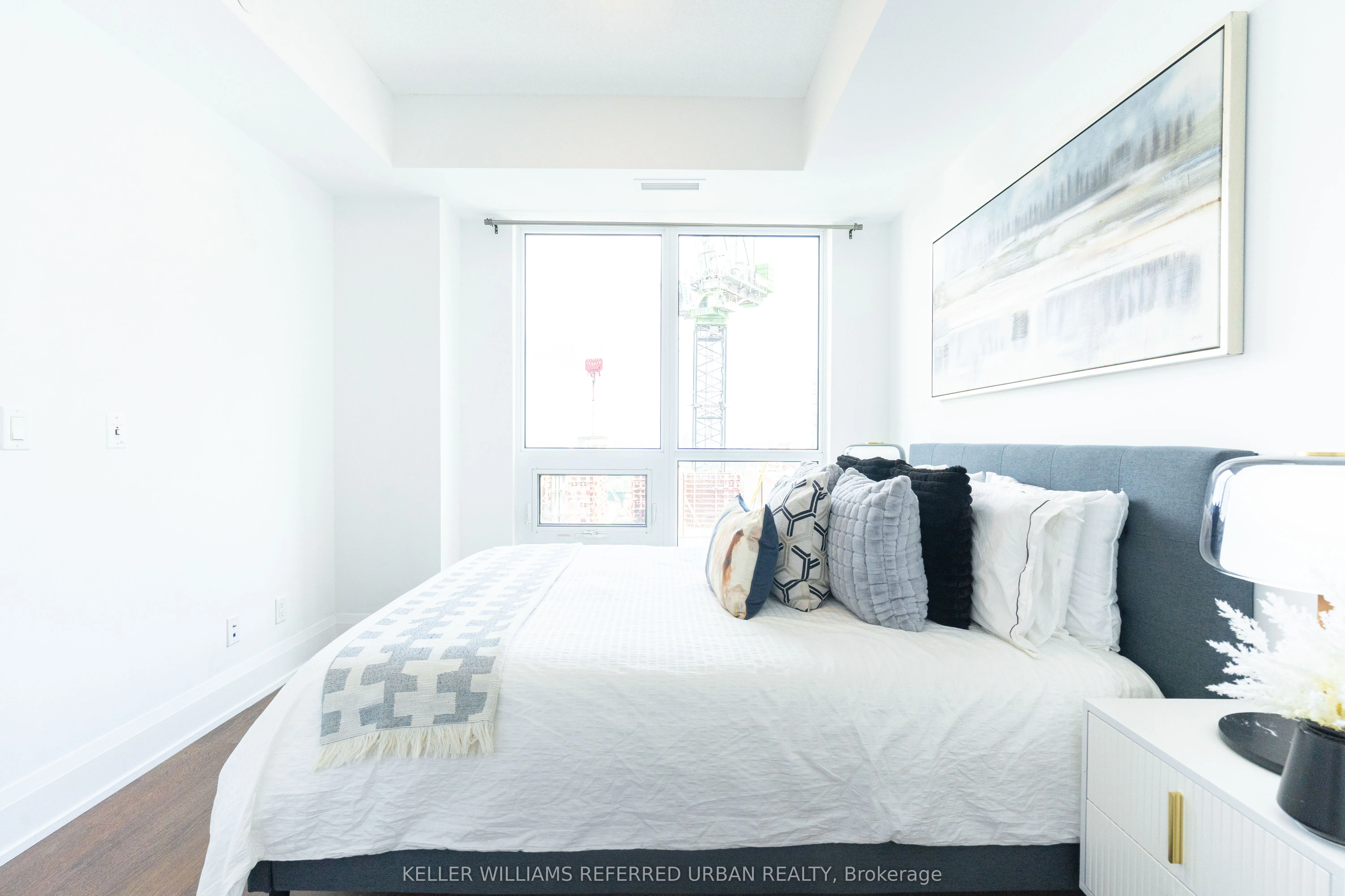 101 Erskine Avenue, #1802