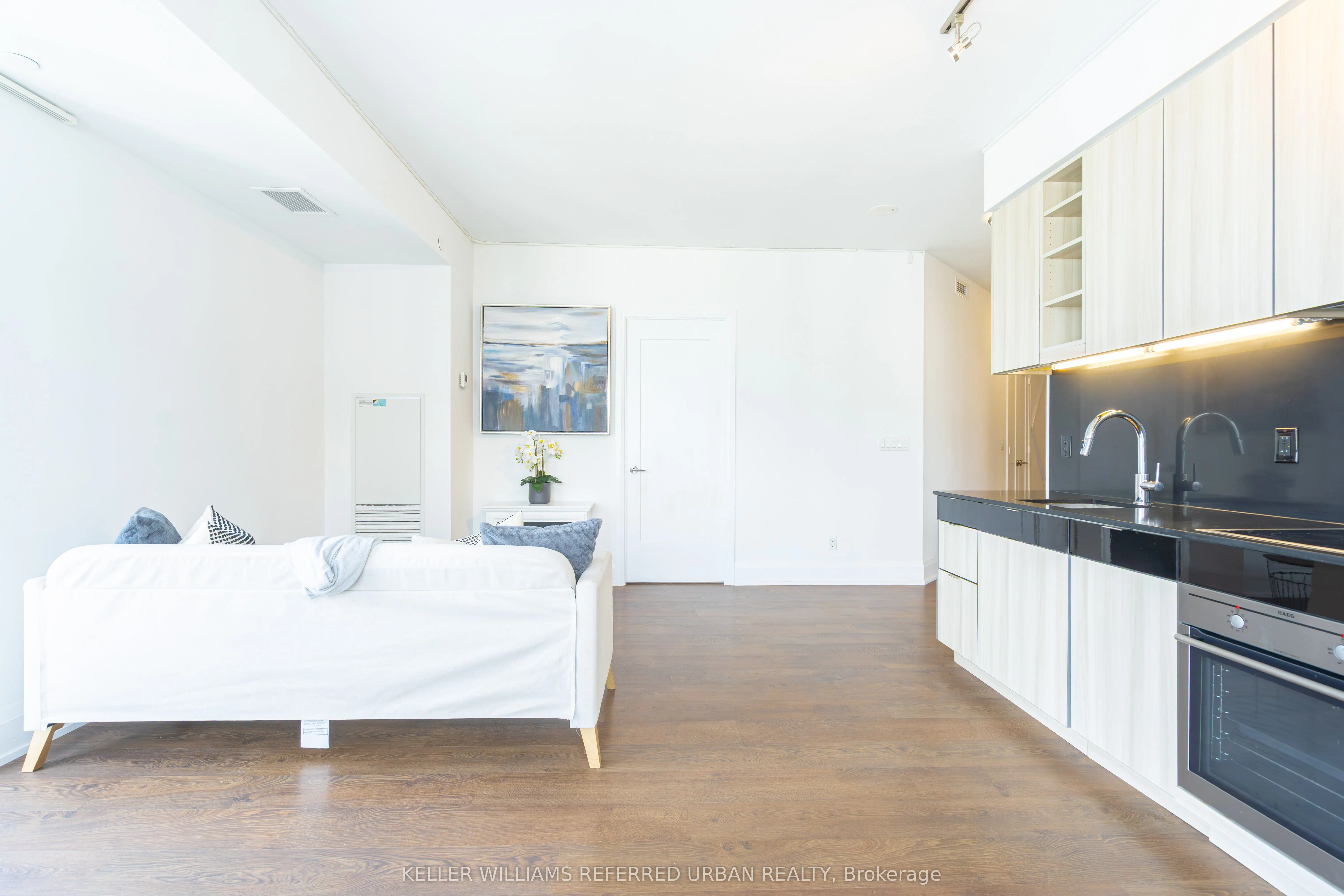 101 Erskine Avenue, #1802