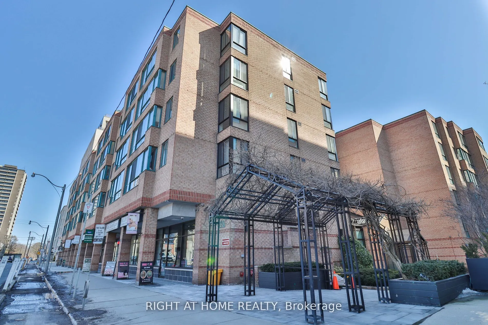225 Davenport Road, #402
