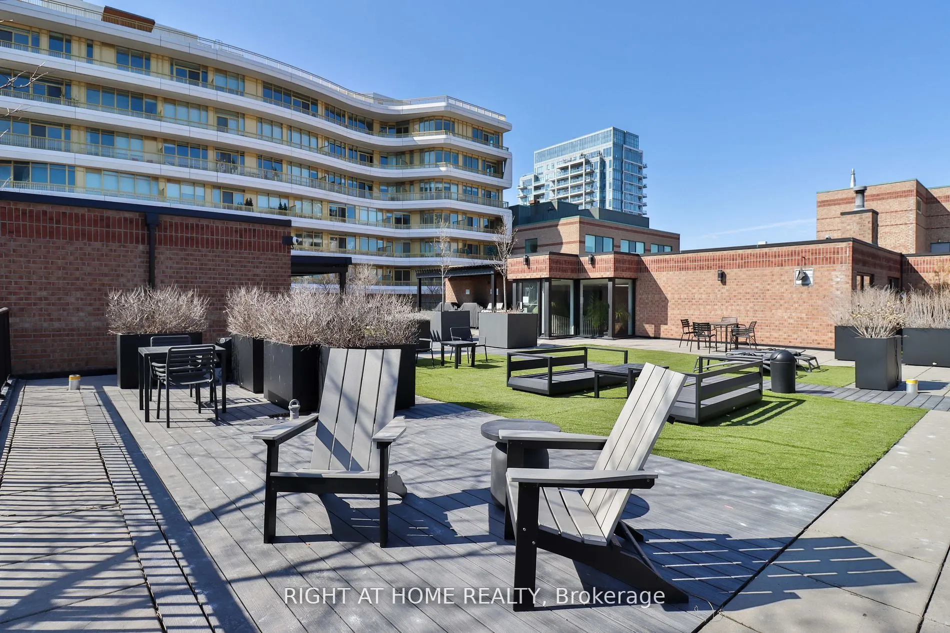 225 Davenport Road, #402