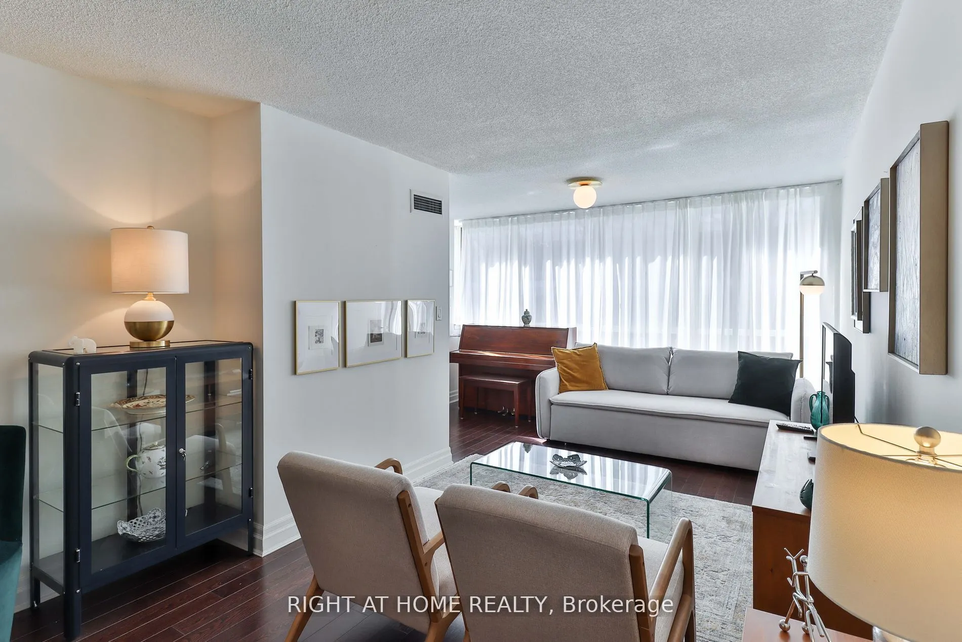 225 Davenport Road, #402