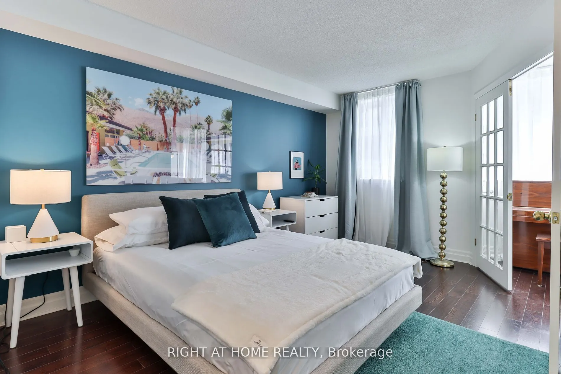 225 Davenport Road, #402