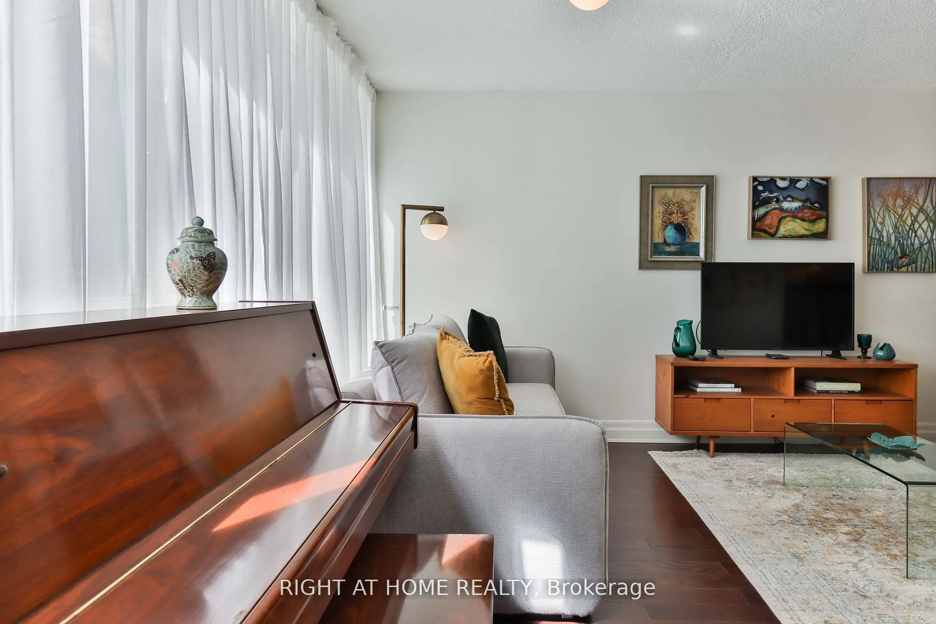 225 Davenport Road, #402