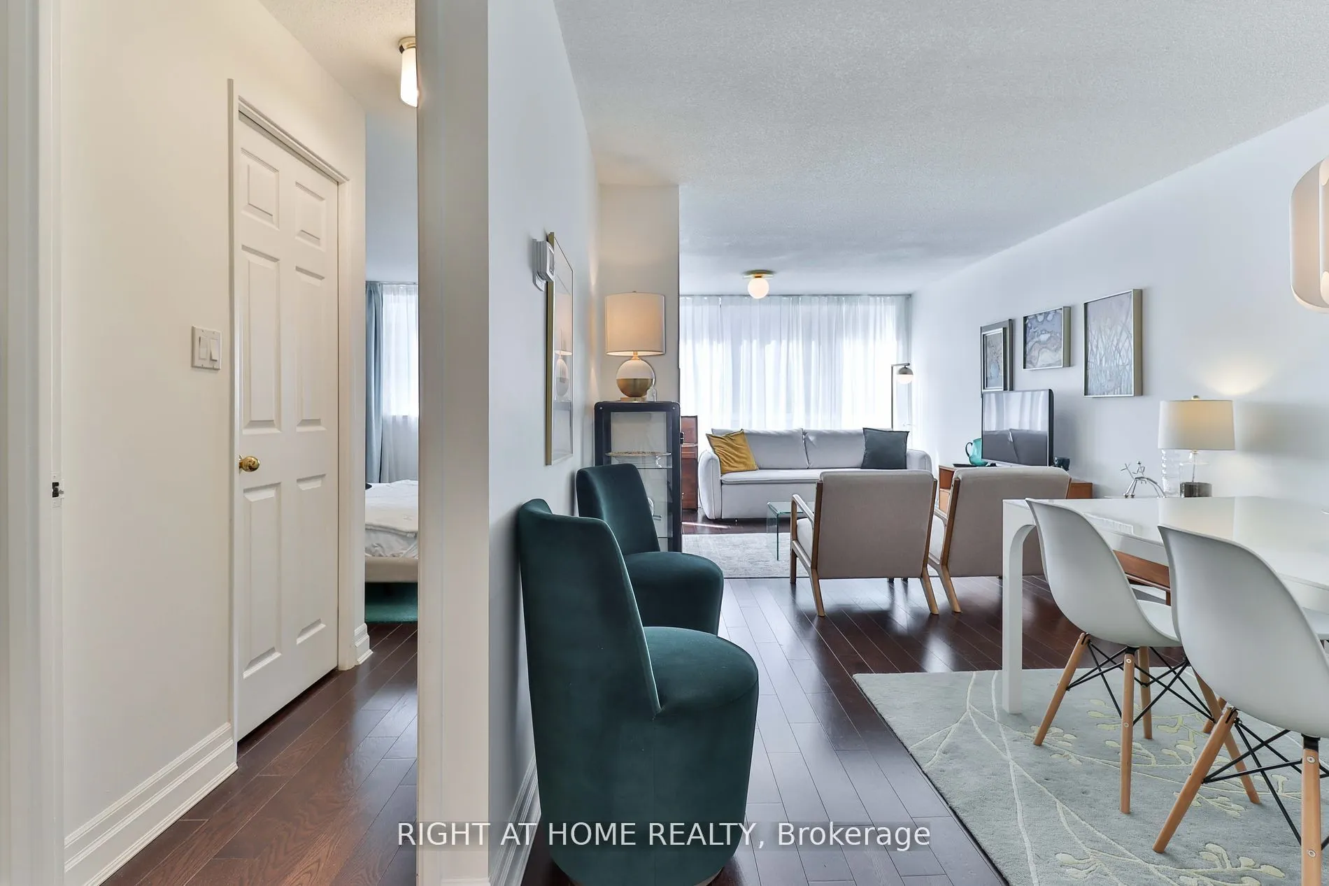 225 Davenport Road, #402